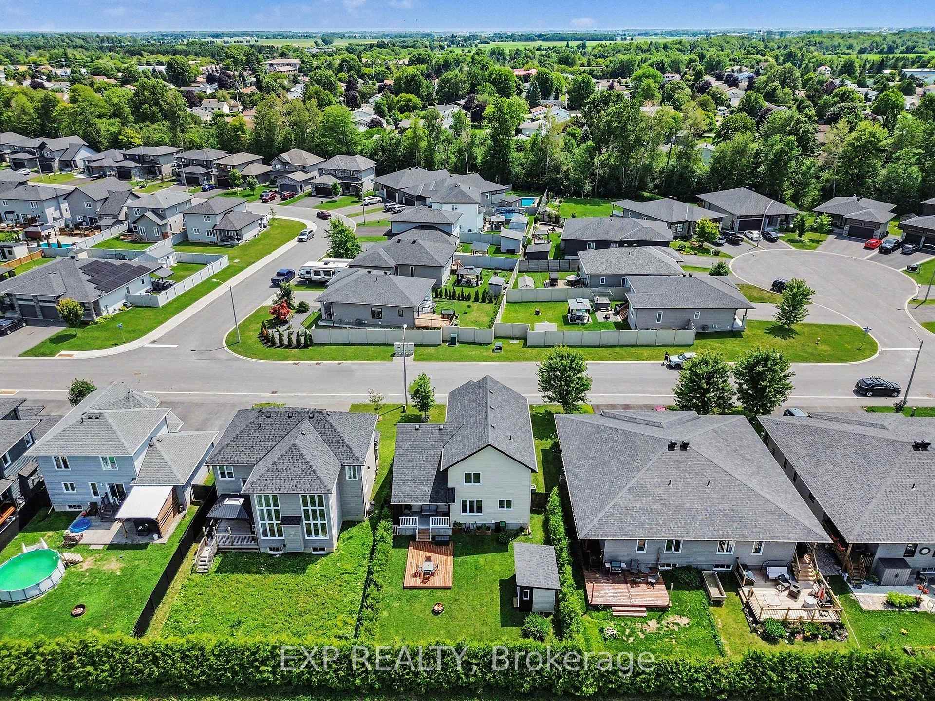 Photo 32 of 306 Moisson Street, Russell, Embrun — HOMEH