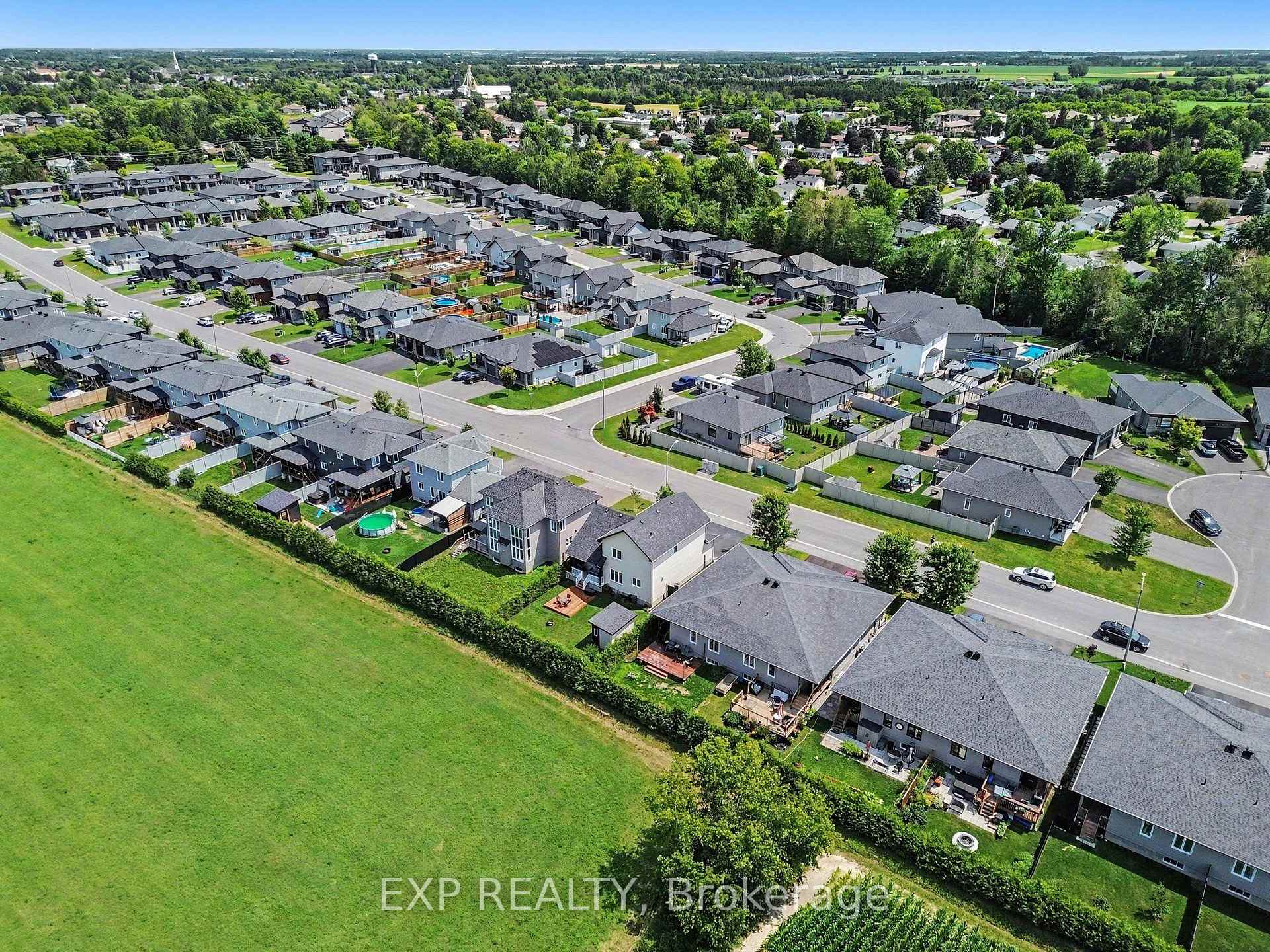 Photo 33 of 306 Moisson Street, Russell, Embrun — HOMEH
