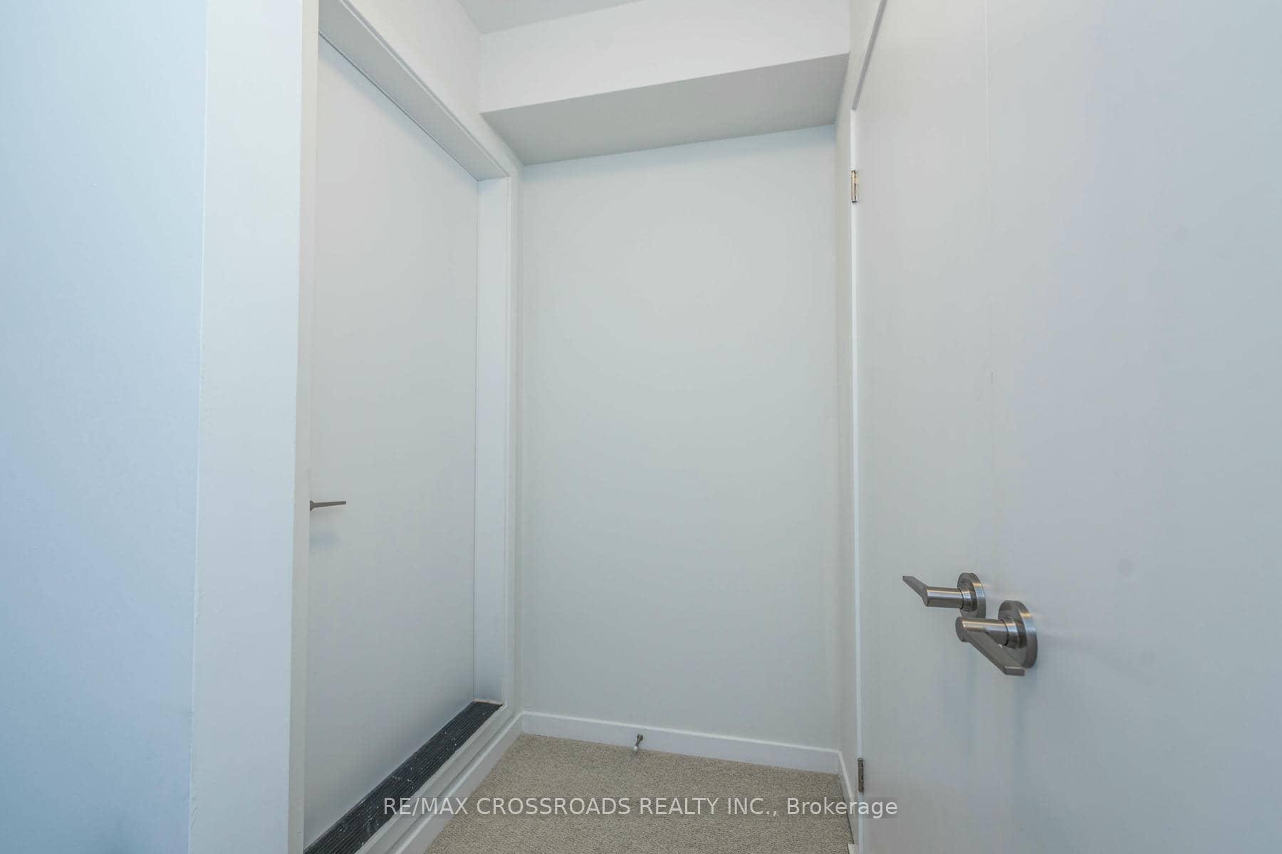 Photo 3 of Unit 292, 140 Honeycrisp Crescent, Vaughan, Vaughan Corporate Centre — HOMEH