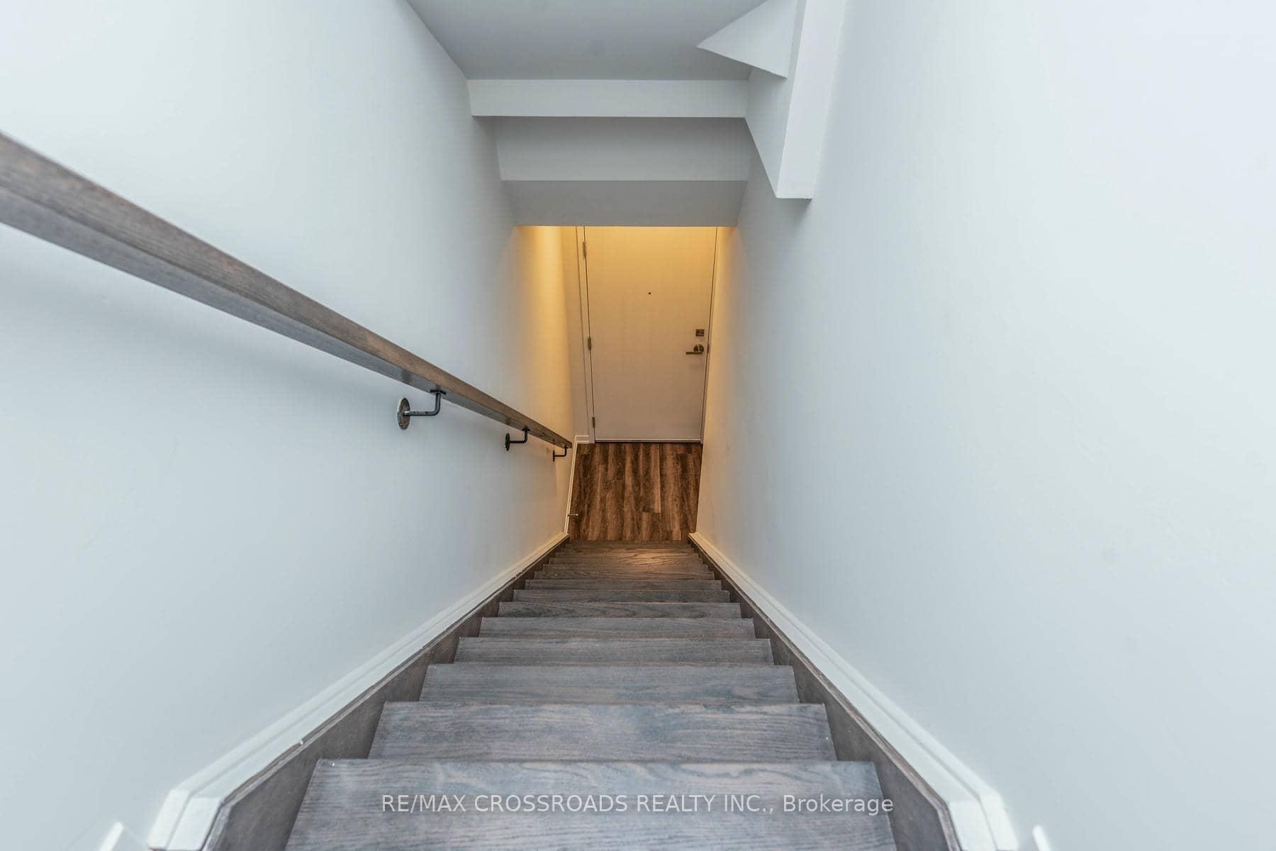 Photo 4 of Unit 292, 140 Honeycrisp Crescent, Vaughan, Vaughan Corporate Centre — HOMEH