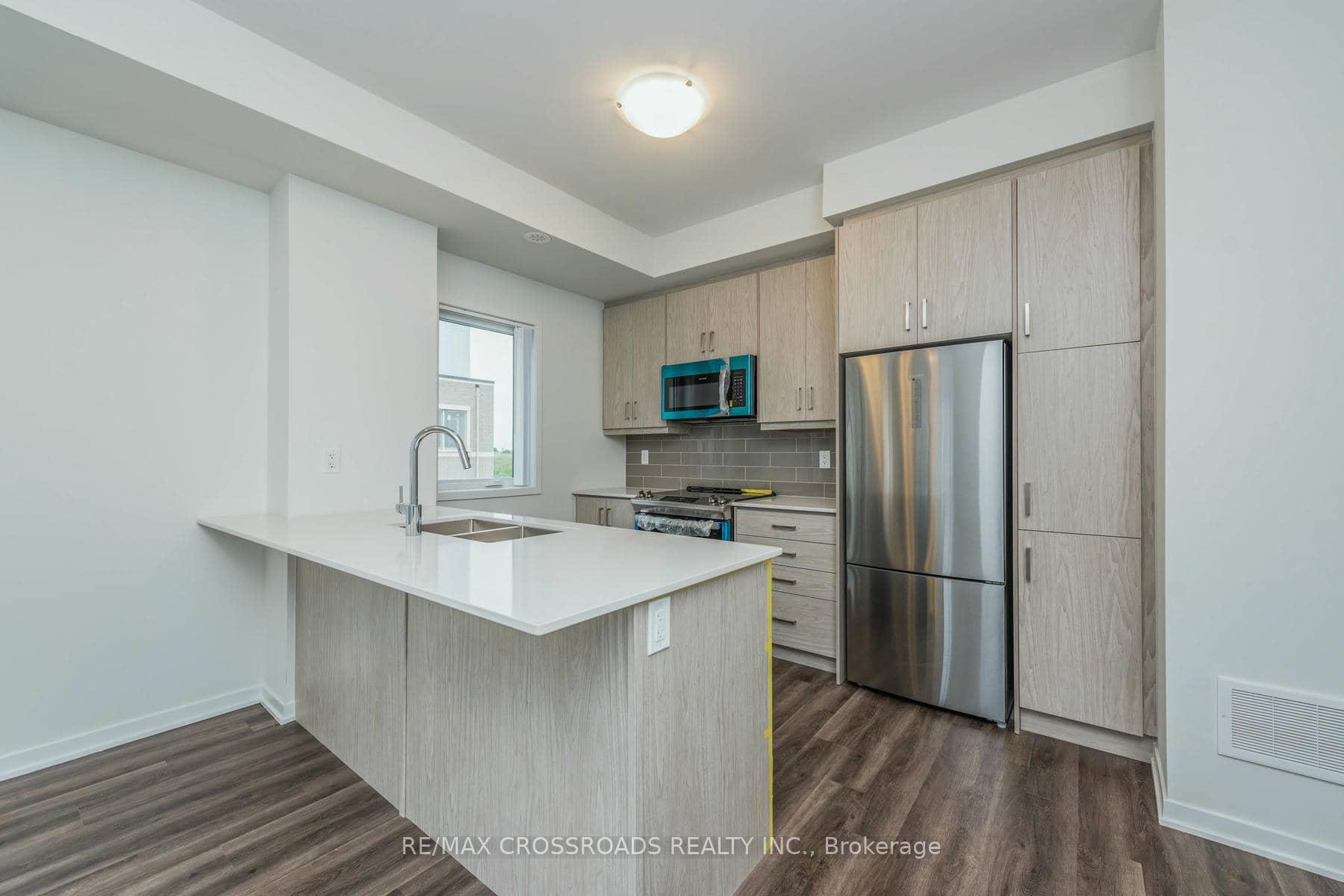 Photo 7 of Unit 292, 140 Honeycrisp Crescent, Vaughan, Vaughan Corporate Centre — HOMEH