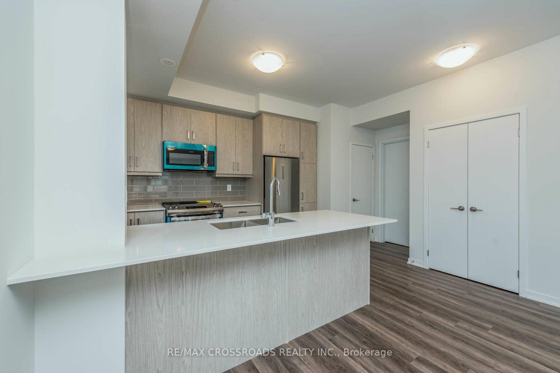Photo 8 of Unit 292, 140 Honeycrisp Crescent, Vaughan, Vaughan Corporate Centre — HOMEH
