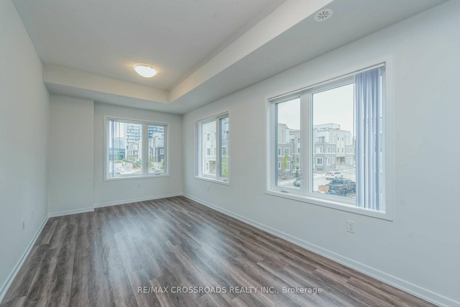Photo 9 of Unit 292, 140 Honeycrisp Crescent, Vaughan, Vaughan Corporate Centre — HOMEH