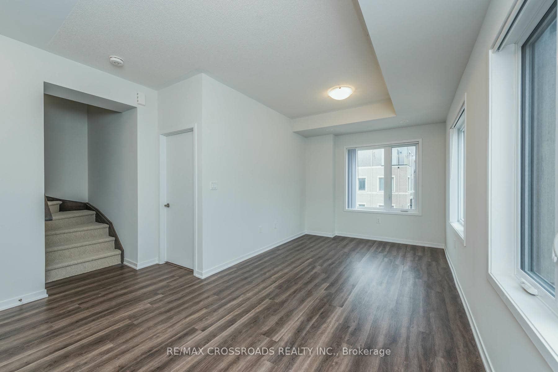 Photo 11 of Unit 292, 140 Honeycrisp Crescent, Vaughan, Vaughan Corporate Centre — HOMEH