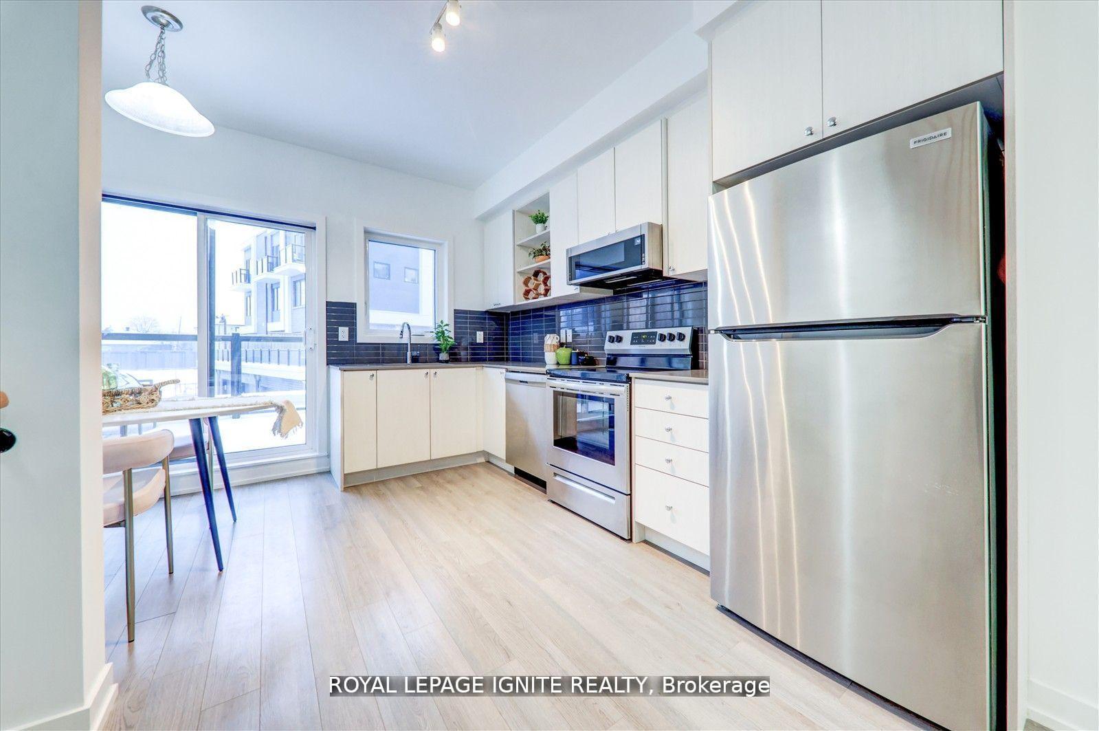 Photo 7 of 167 Downsview Park Boulevard, North York, Downsview-Roding-CFB — HOMEH
