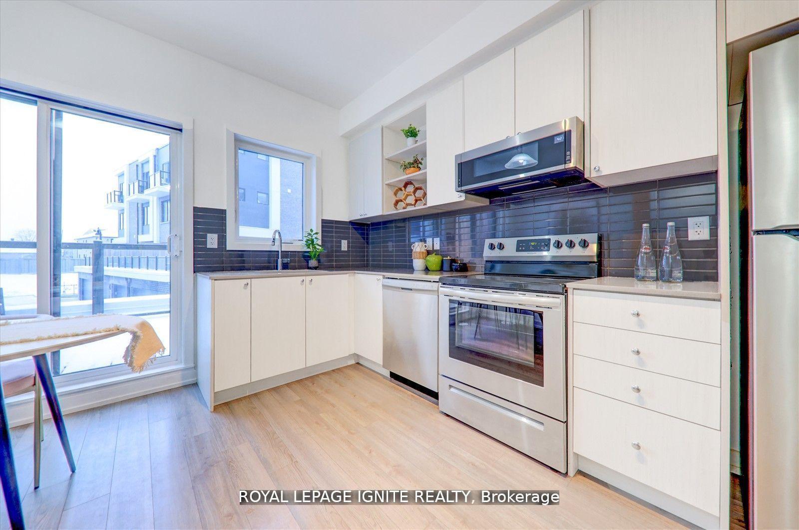 Photo 8 of 167 Downsview Park Boulevard, North York, Downsview-Roding-CFB — HOMEH