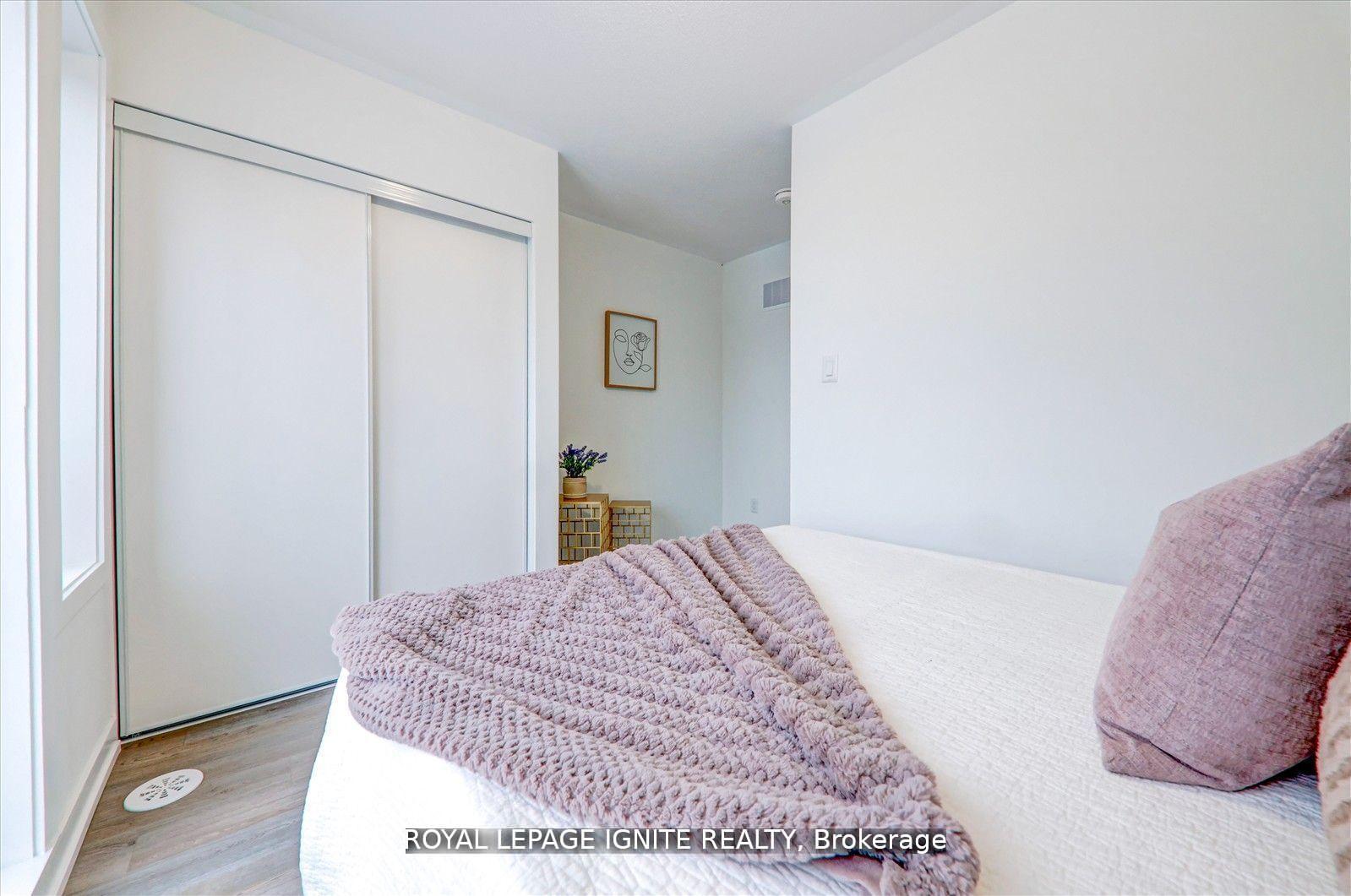 Photo 26 of 167 Downsview Park Boulevard, North York, Downsview-Roding-CFB — HOMEH