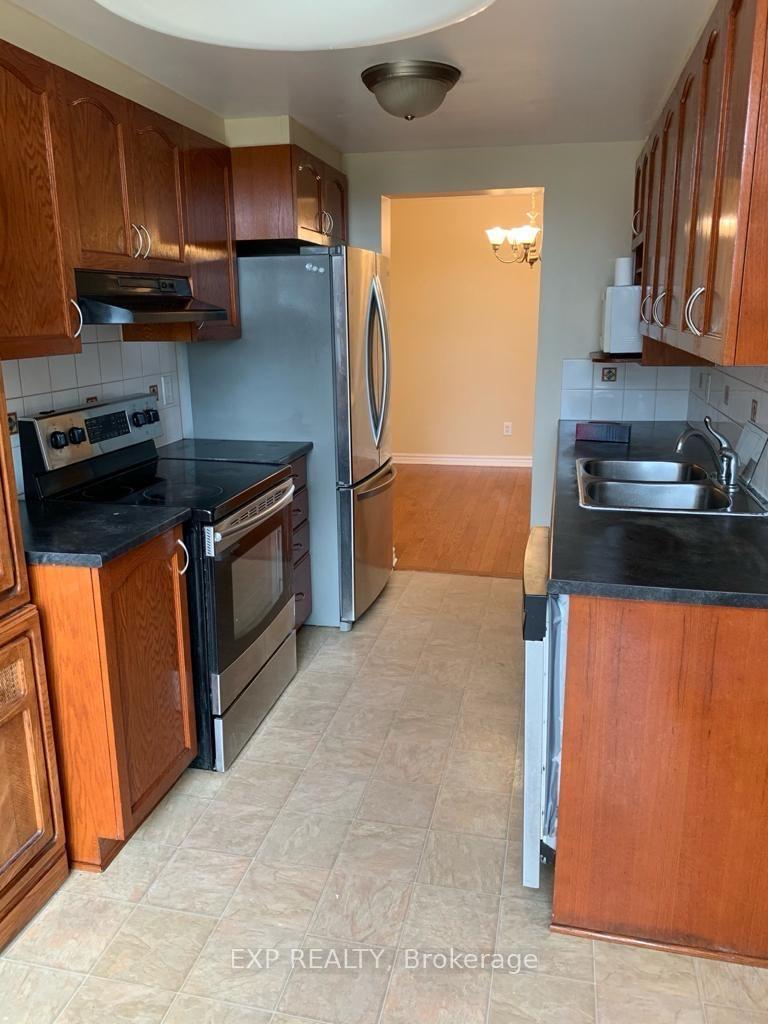 Photo 4 of 90 Brady Avenue, Ottawa, Kanata - Morgan's Grant/South March — HOMEH