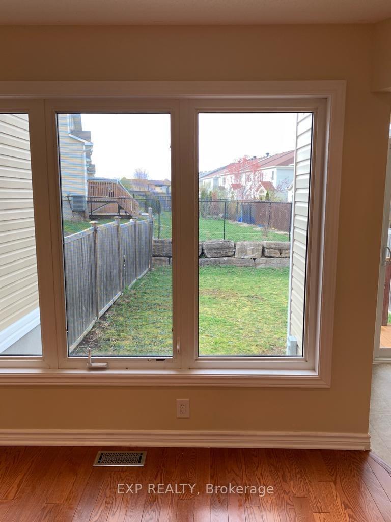 Photo 6 of 90 Brady Avenue, Ottawa, Kanata - Morgan's Grant/South March — HOMEH