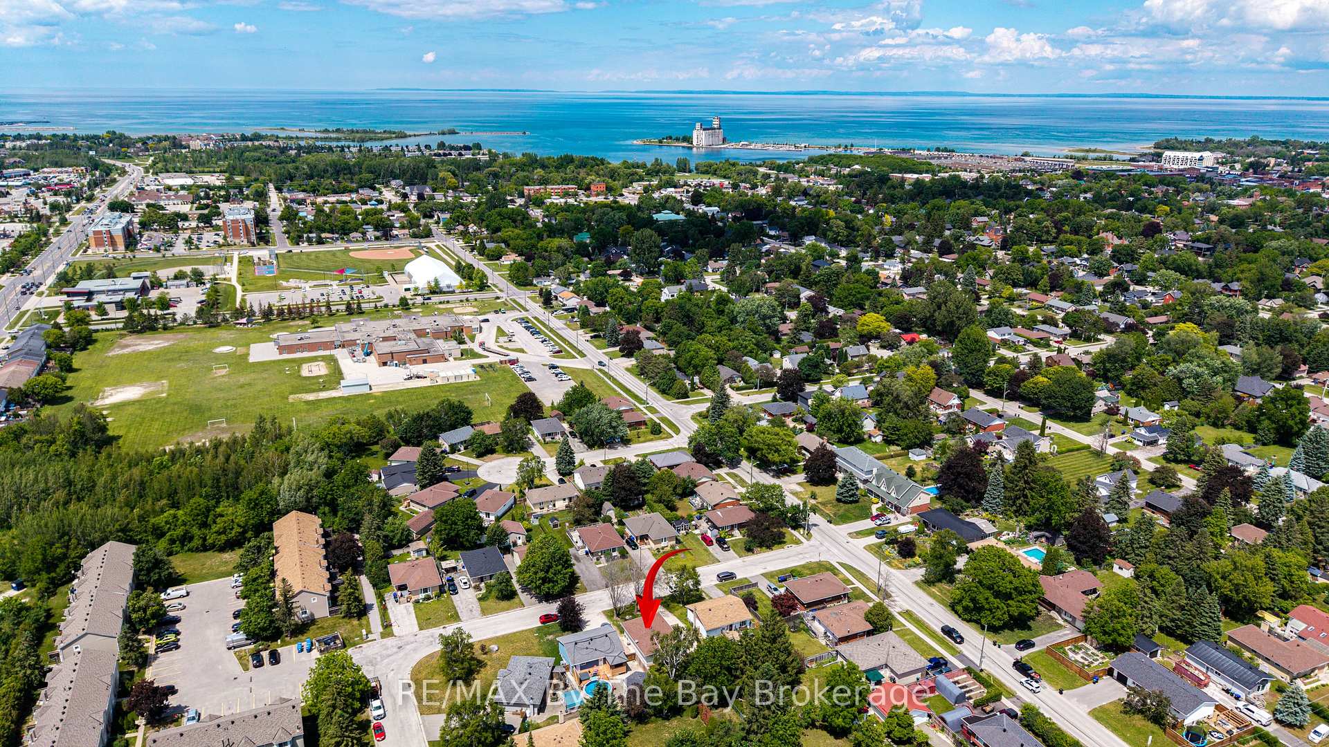 Photo 2 of 4 Watts Crescent, Collingwood — HOMEH