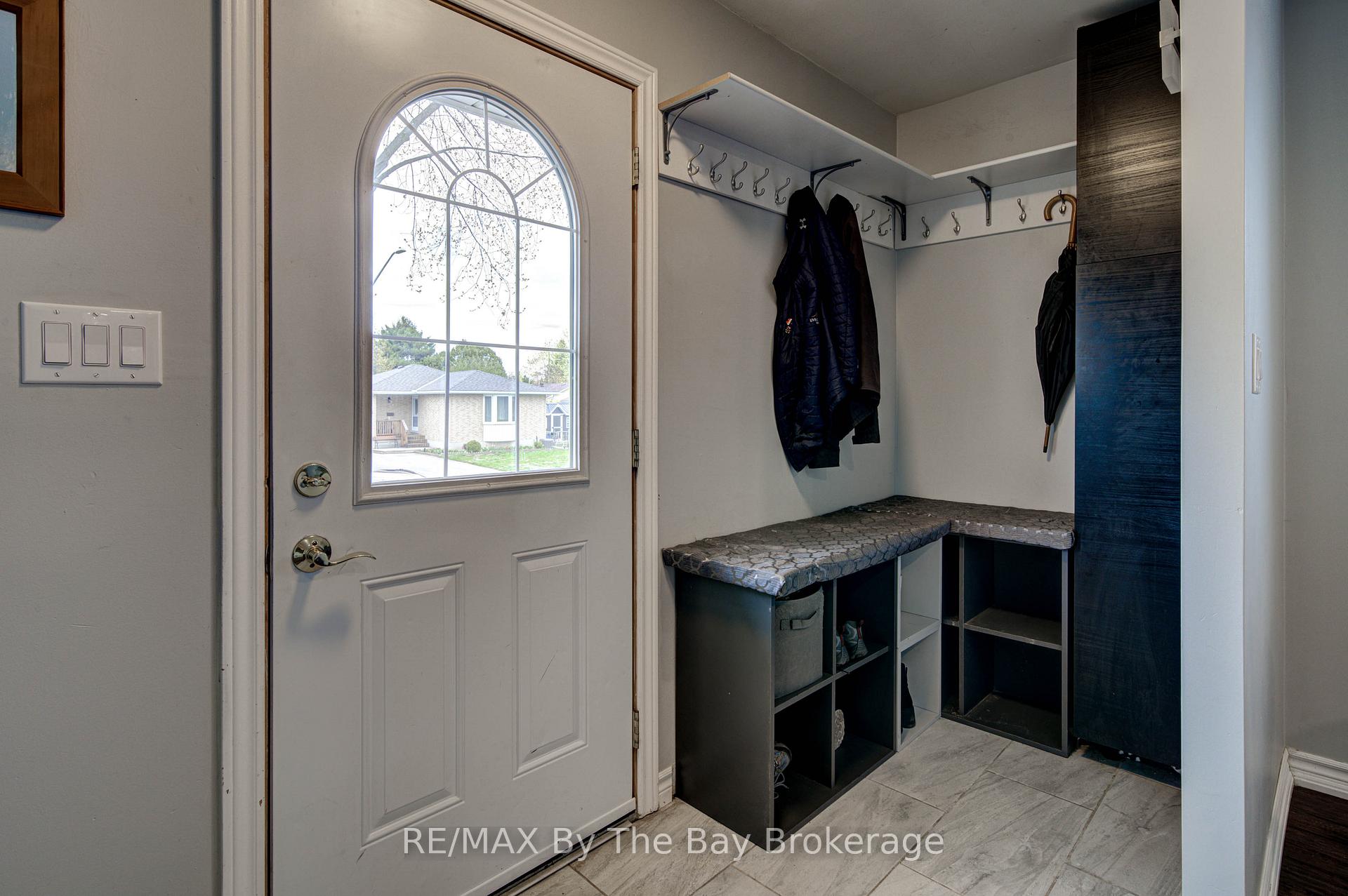 Photo 5 of 4 Watts Crescent, Collingwood — HOMEH