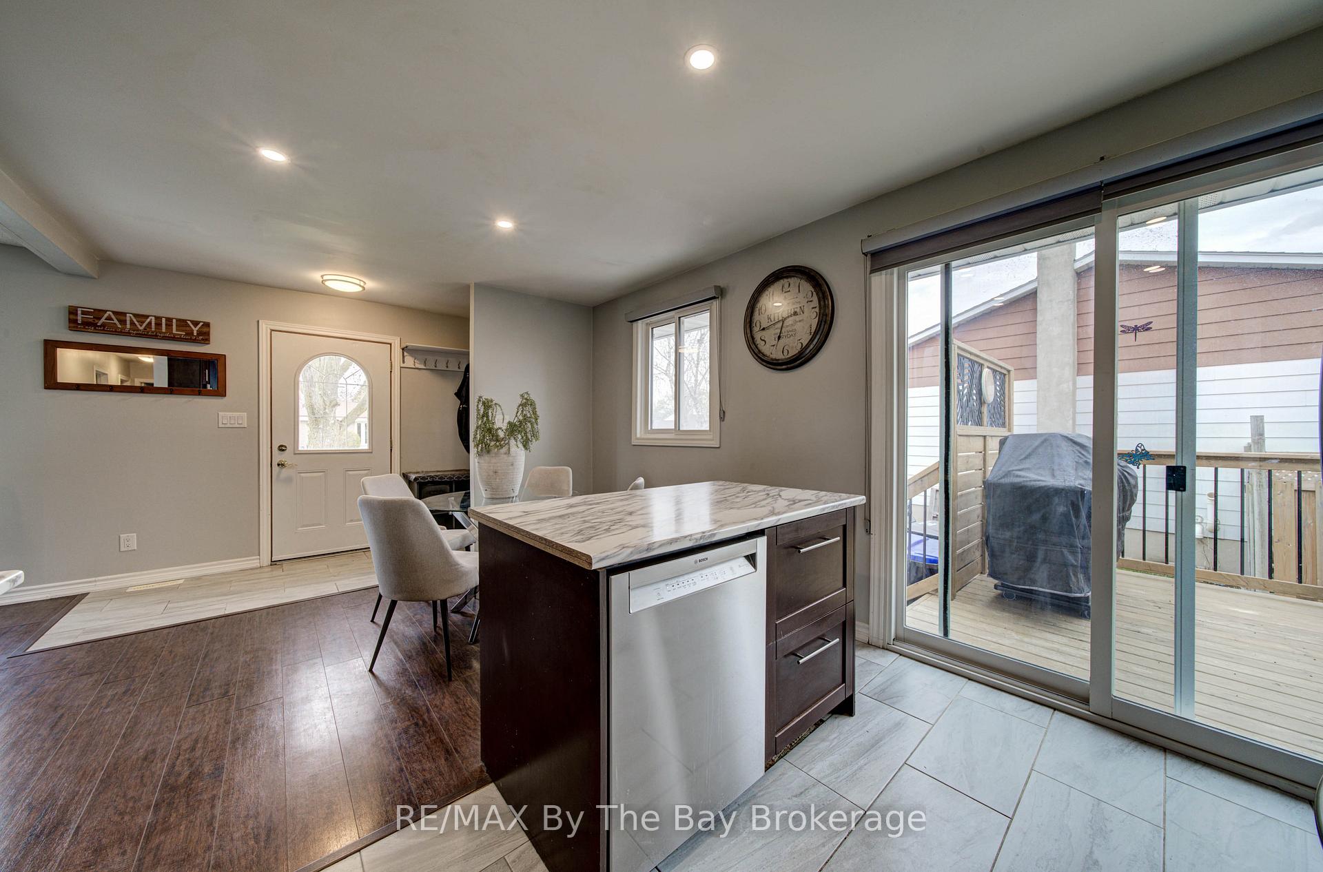 Photo 10 of 4 Watts Crescent, Collingwood — HOMEH