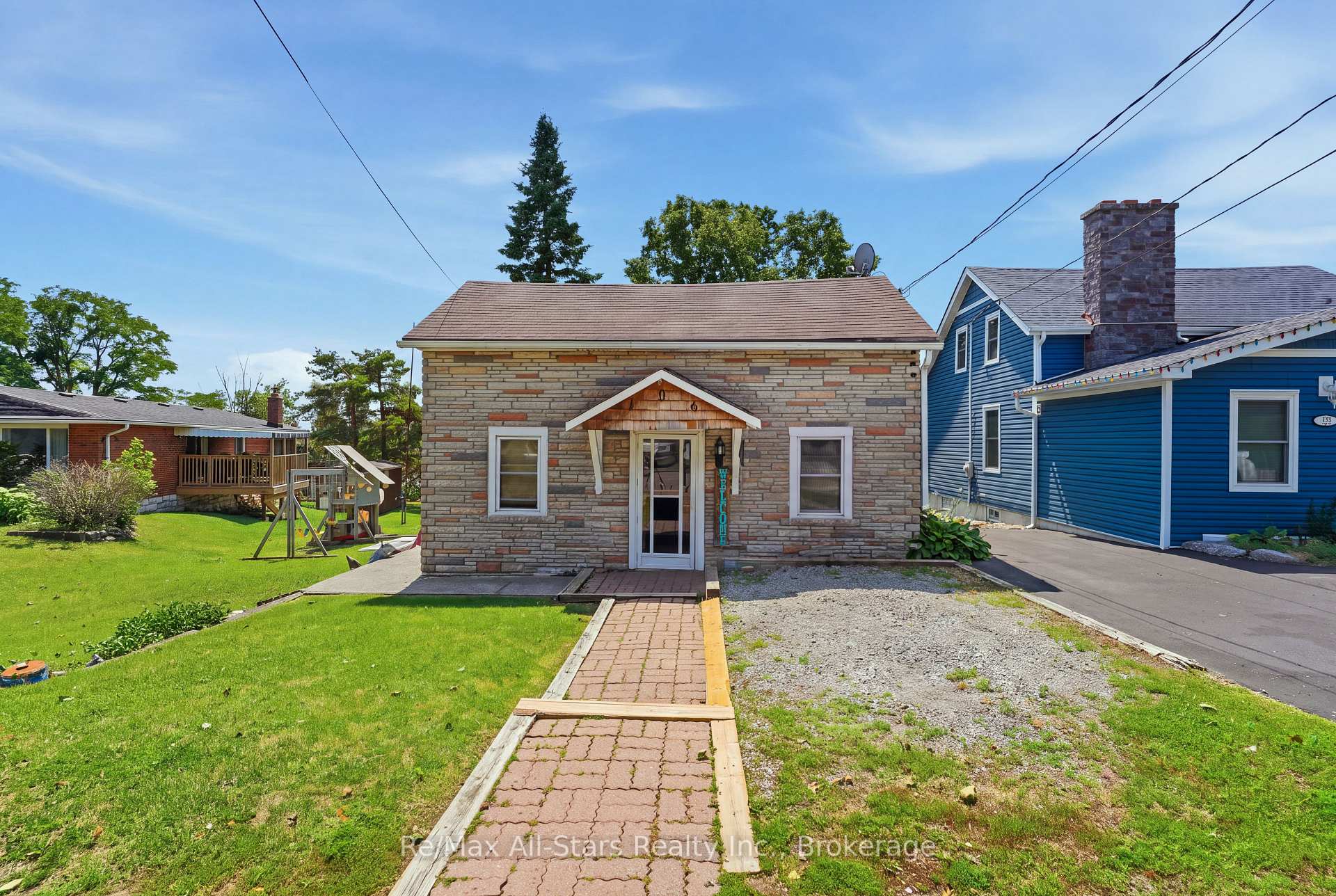 Photo 3 of 106 Bond Street E, Kawartha Lakes, Fenelon Falls — HOMEH