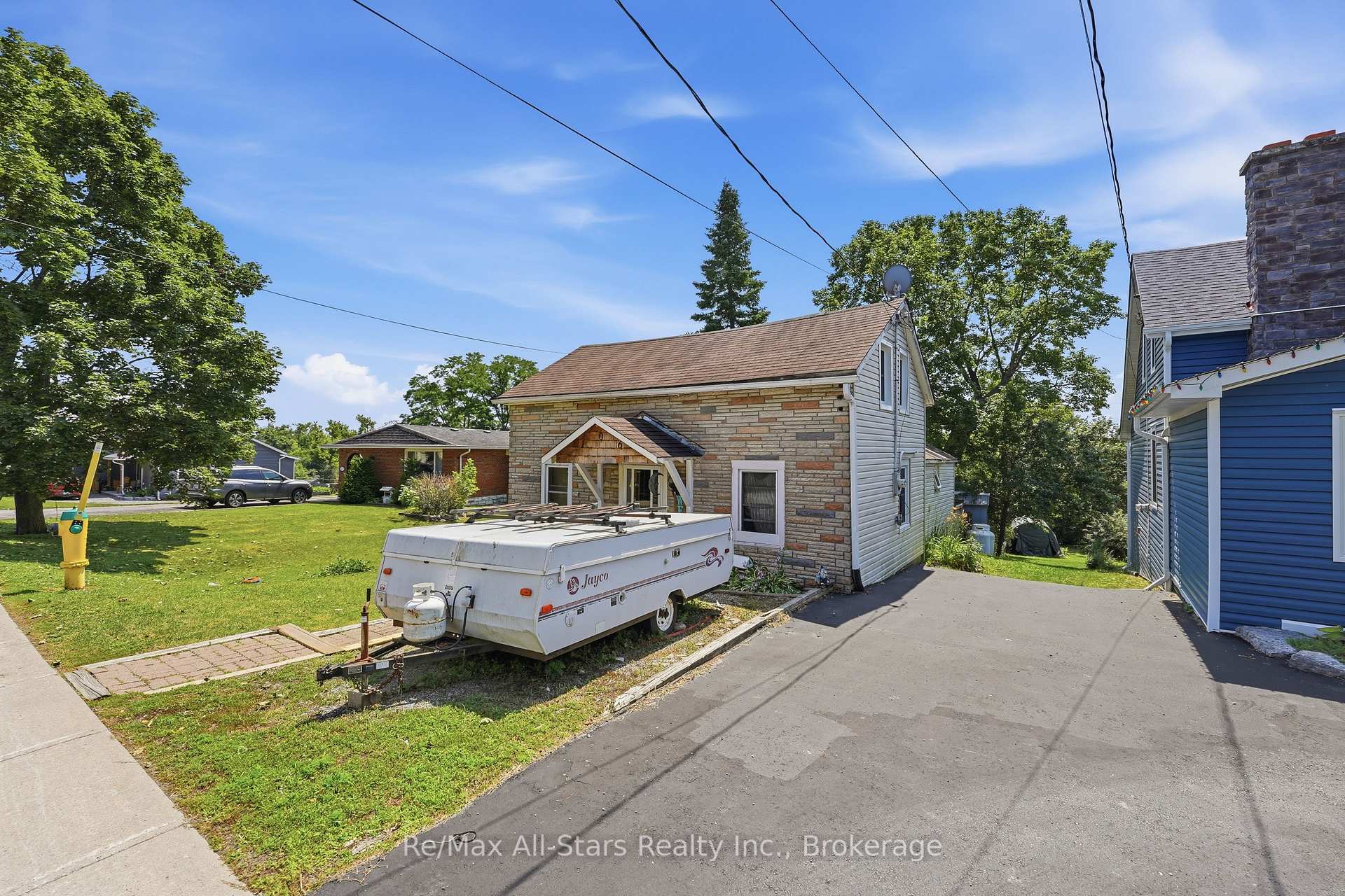 Photo 4 of 106 Bond Street E, Kawartha Lakes, Fenelon Falls — HOMEH