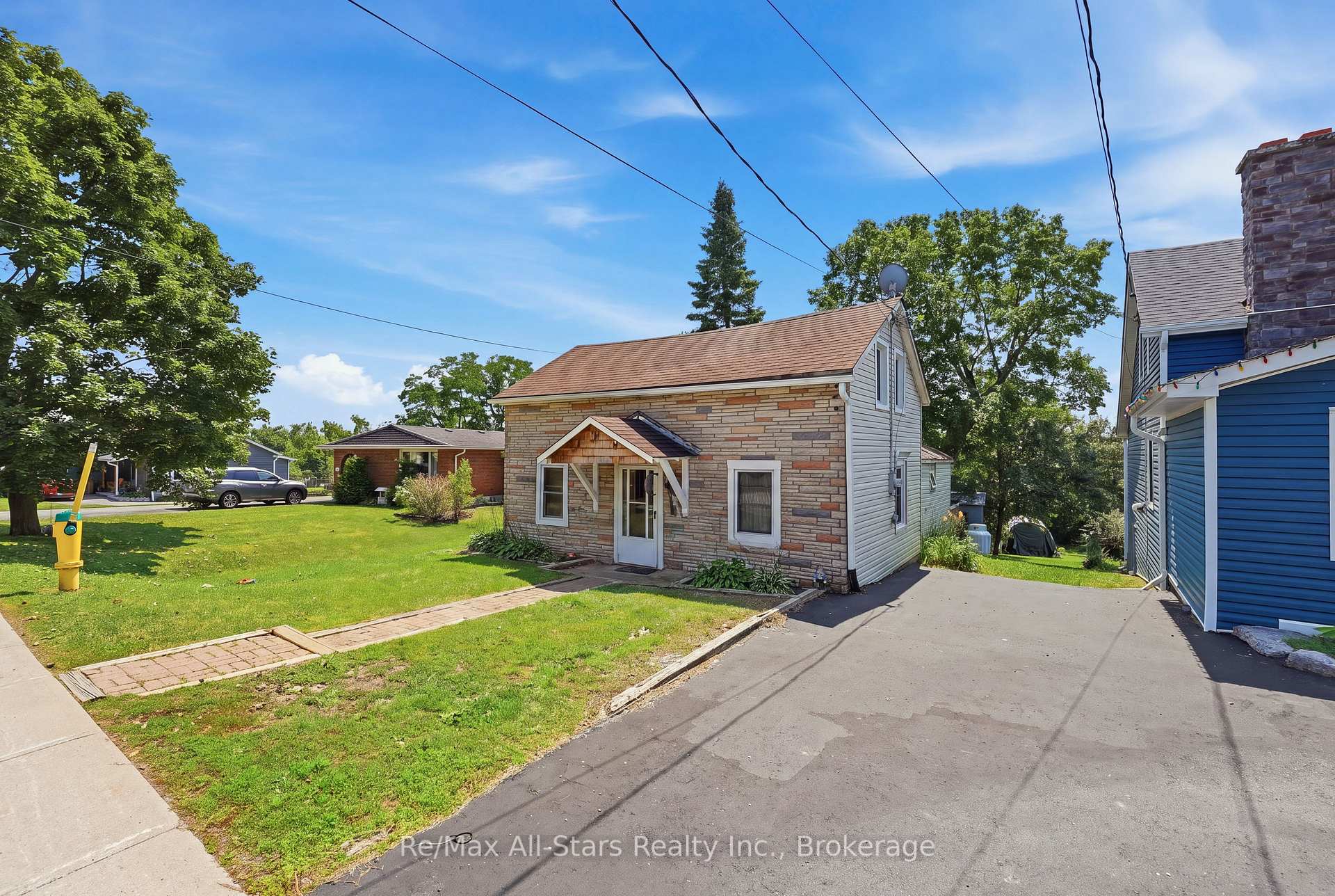 Photo 5 of 106 Bond Street E, Kawartha Lakes, Fenelon Falls — HOMEH