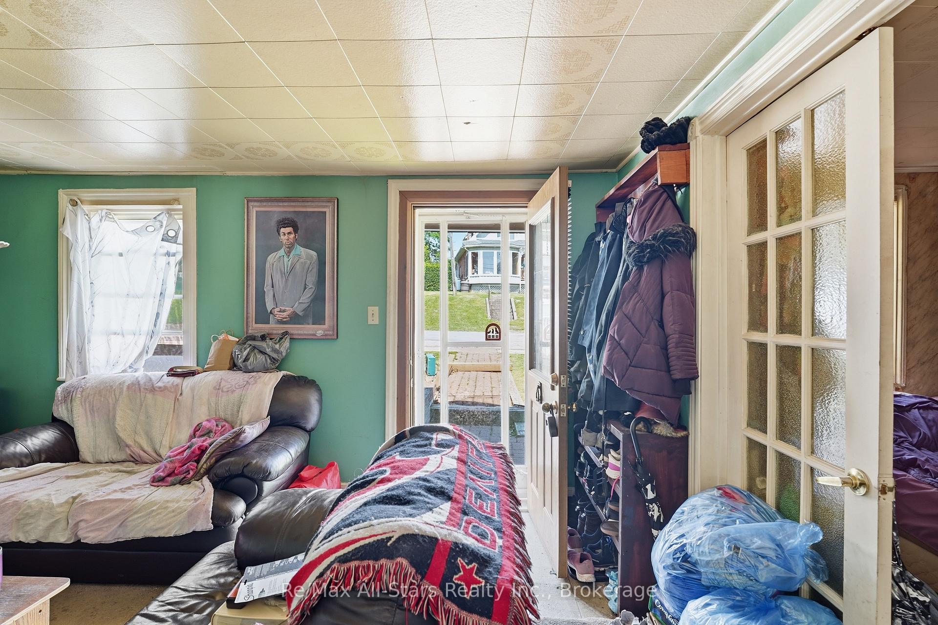 Photo 7 of 106 Bond Street E, Kawartha Lakes, Fenelon Falls — HOMEH