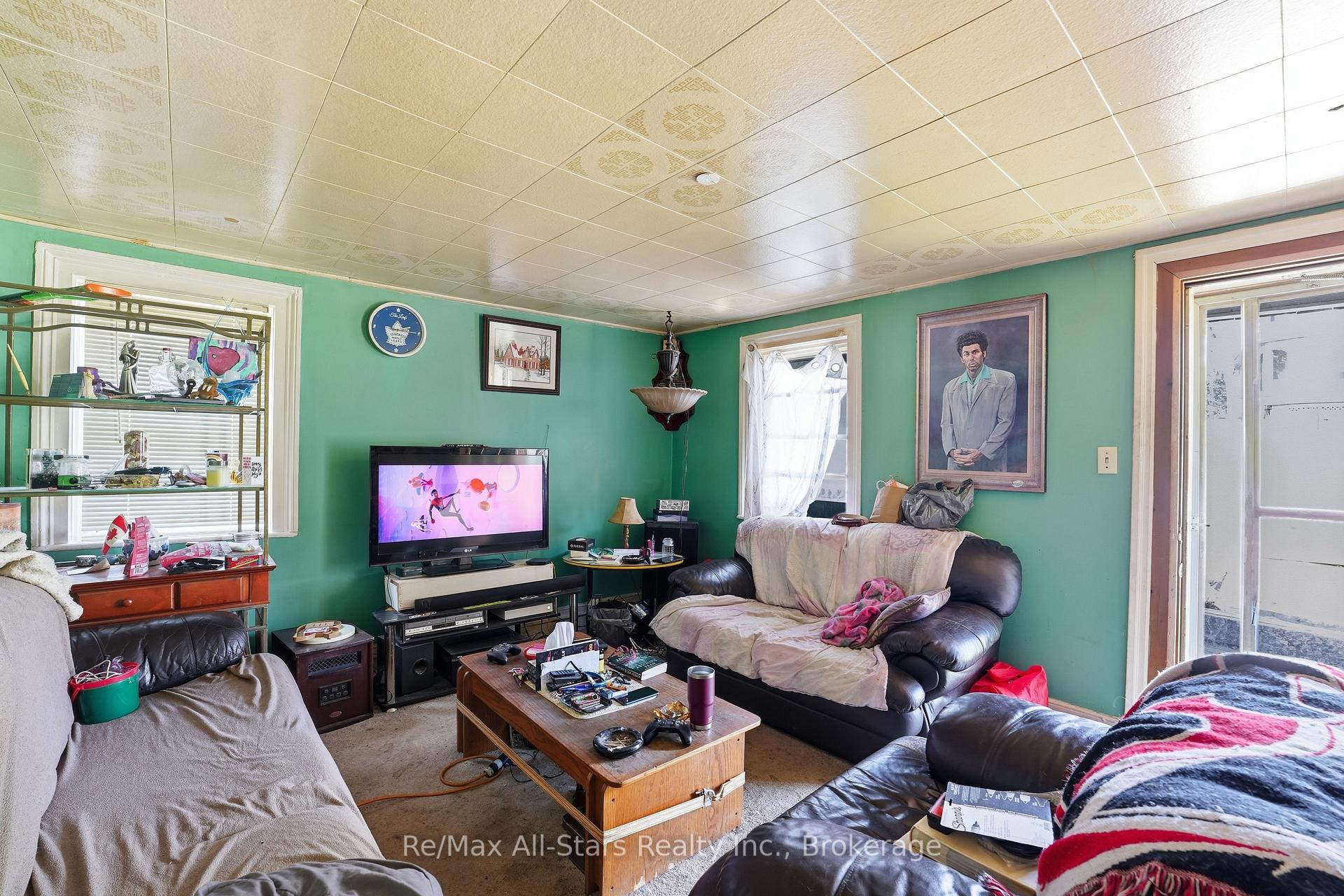 Photo 8 of 106 Bond Street E, Kawartha Lakes, Fenelon Falls — HOMEH