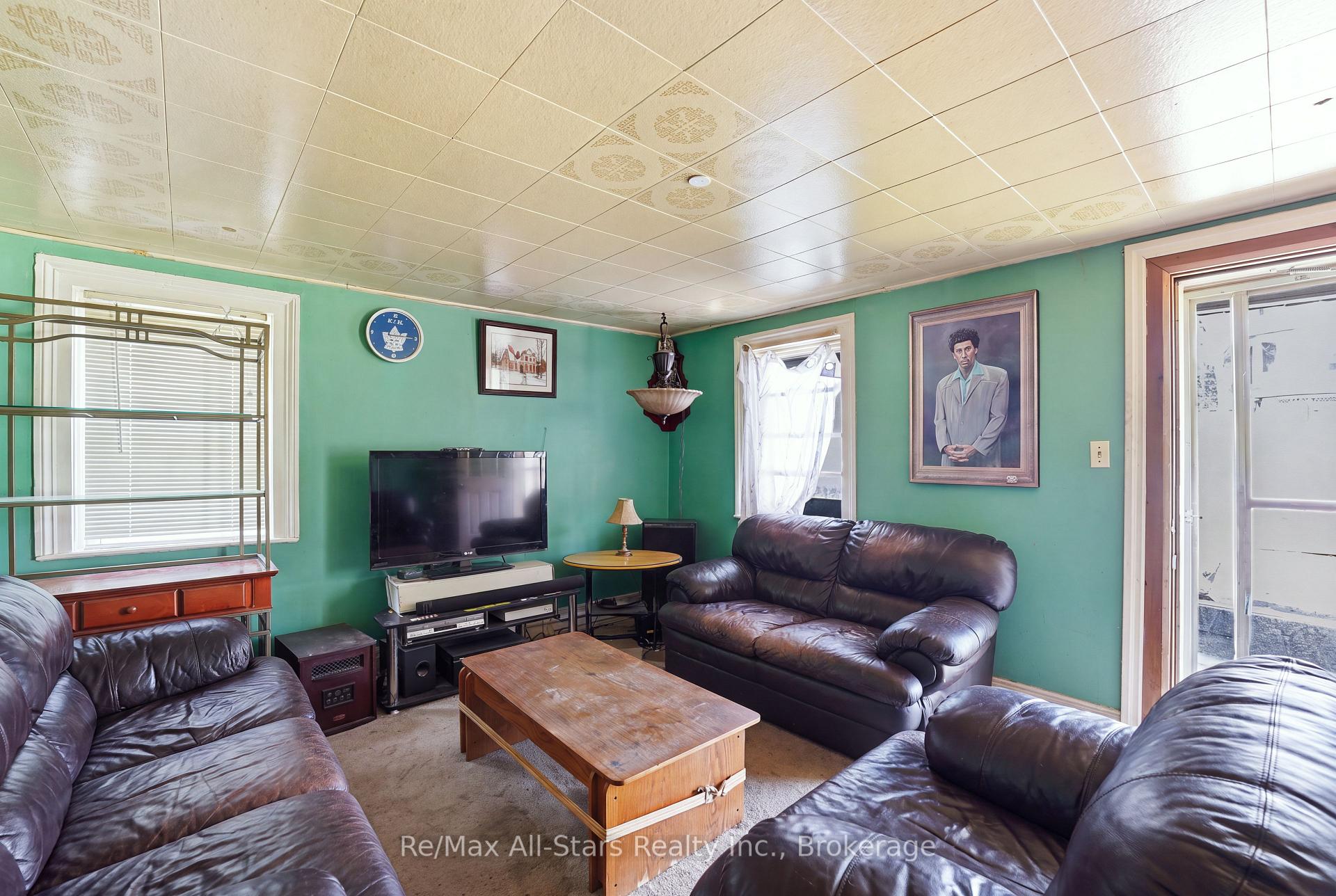 Photo 9 of 106 Bond Street E, Kawartha Lakes, Fenelon Falls — HOMEH