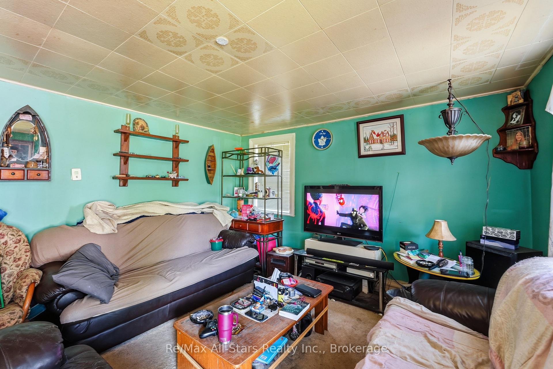 Photo 10 of 106 Bond Street E, Kawartha Lakes, Fenelon Falls — HOMEH