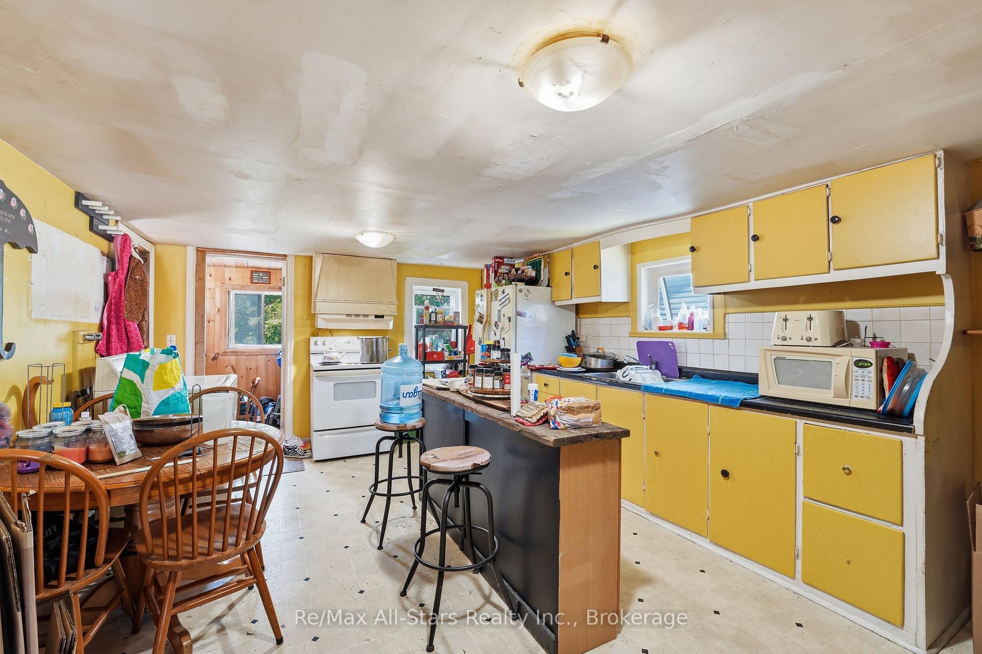 Photo 14 of 106 Bond Street E, Kawartha Lakes, Fenelon Falls — HOMEH