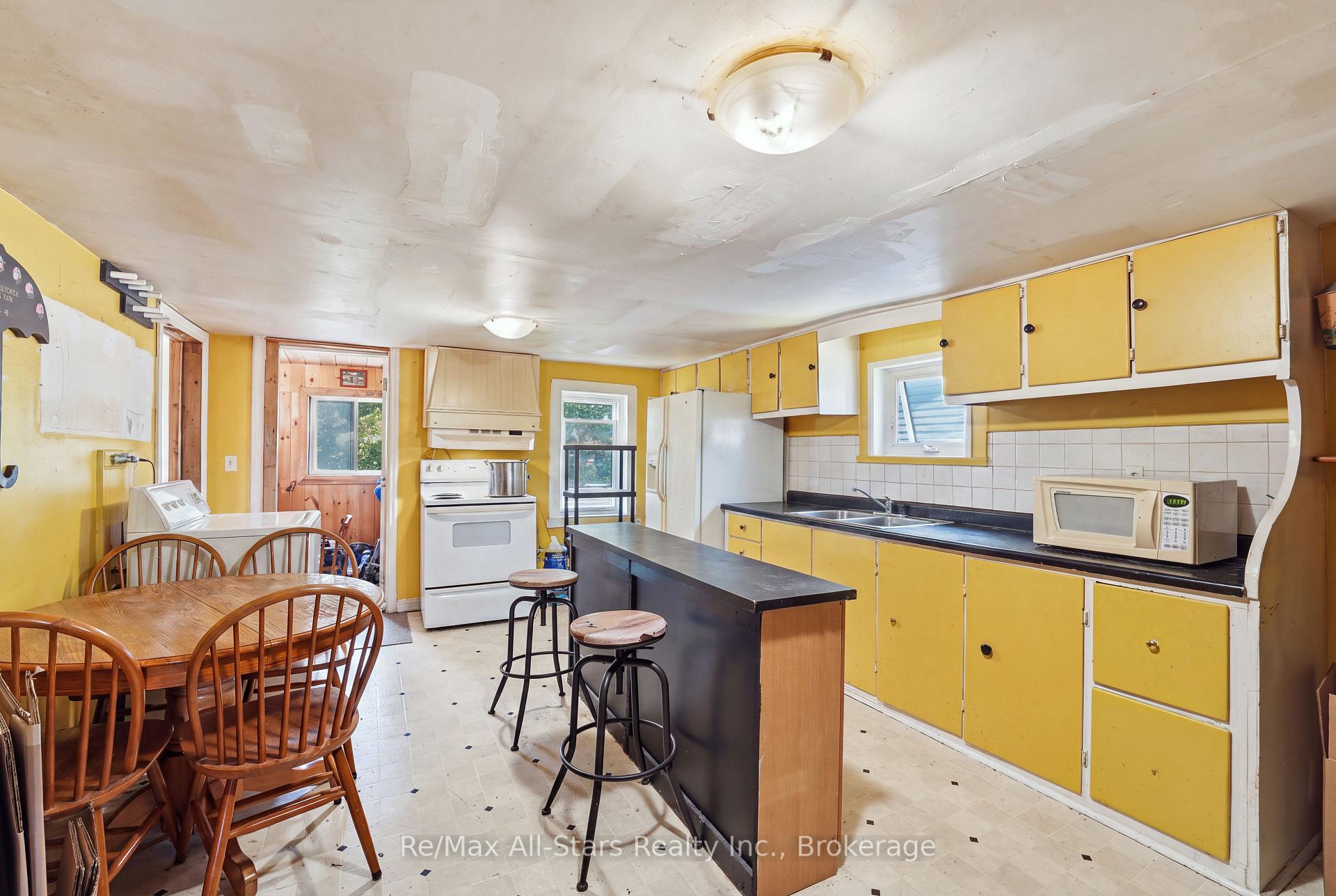 Photo 15 of 106 Bond Street E, Kawartha Lakes, Fenelon Falls — HOMEH