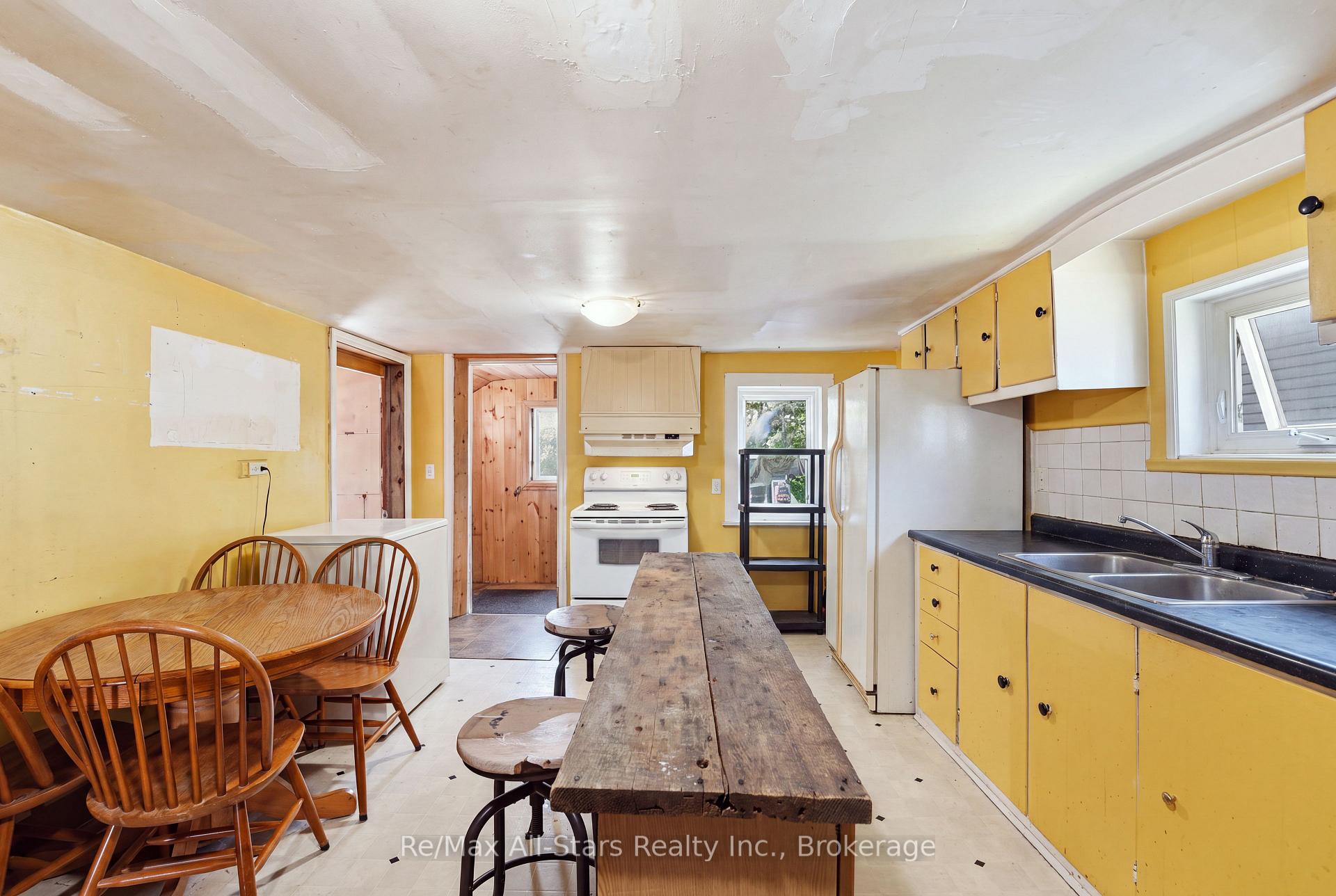 Photo 22 of 106 Bond Street E, Kawartha Lakes, Fenelon Falls — HOMEH