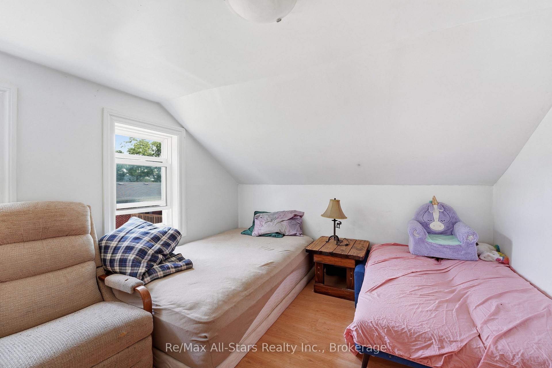 Photo 23 of 106 Bond Street E, Kawartha Lakes, Fenelon Falls — HOMEH