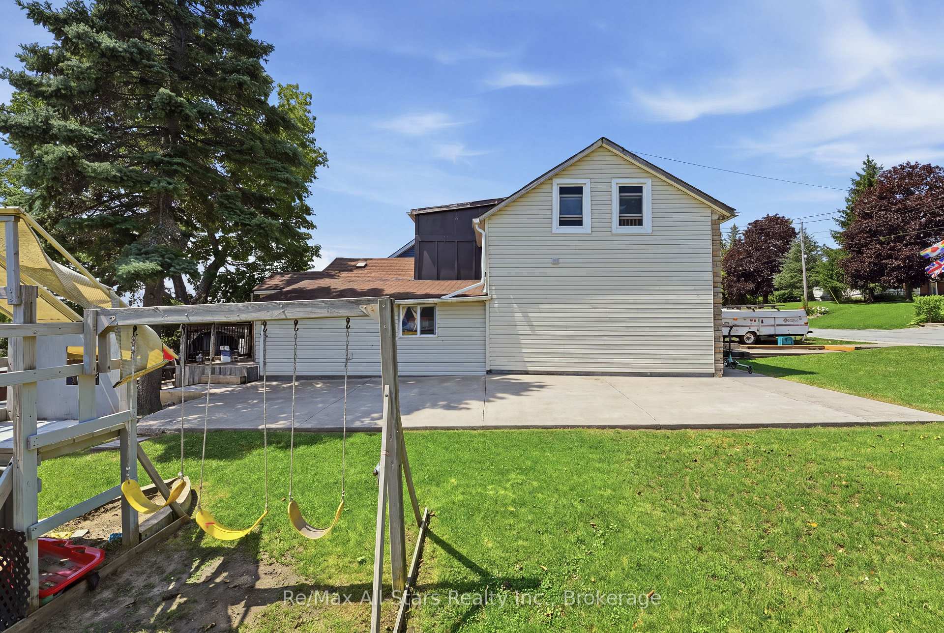 Photo 33 of 106 Bond Street E, Kawartha Lakes, Fenelon Falls — HOMEH