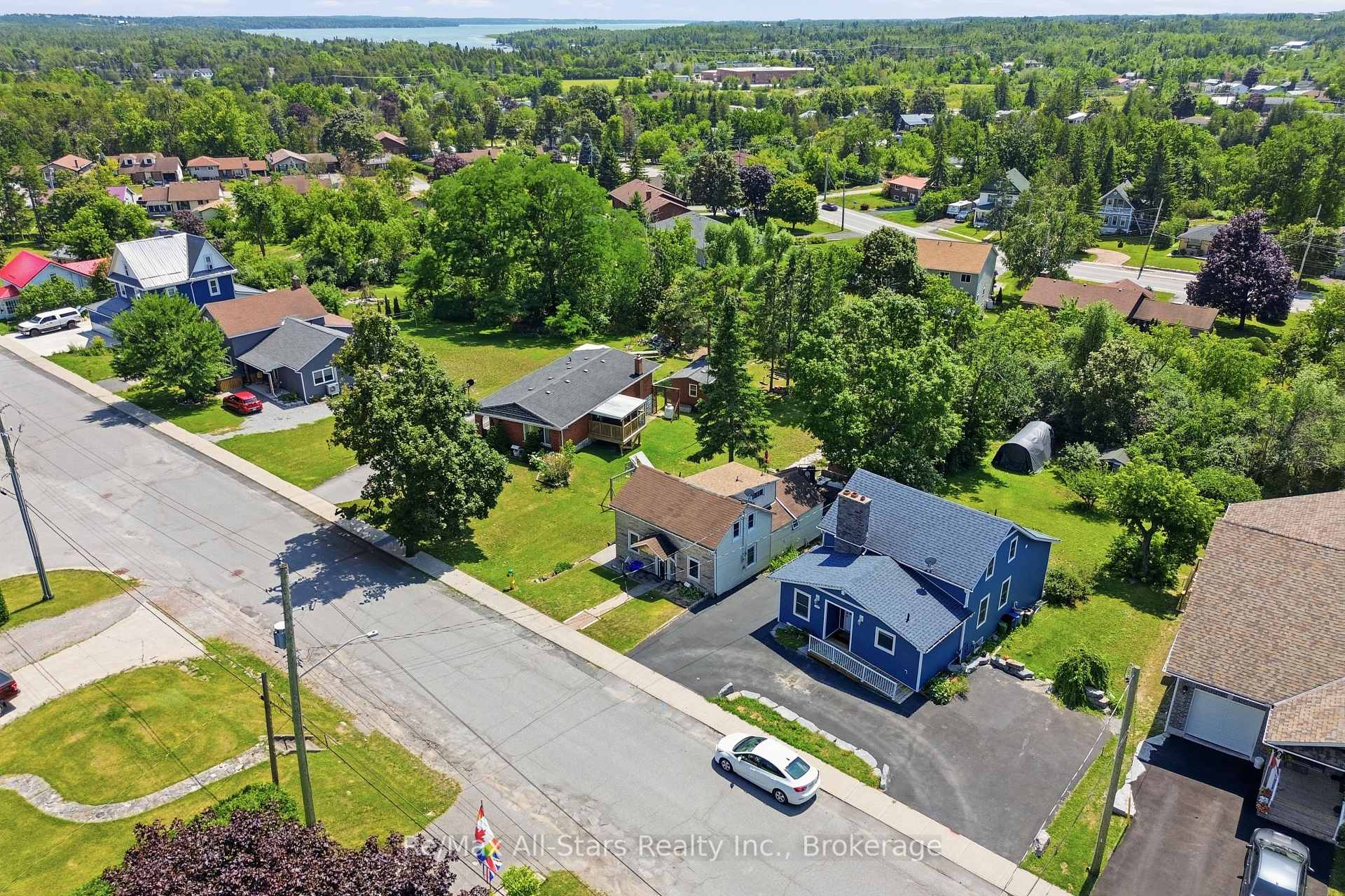 Photo 43 of 106 Bond Street E, Kawartha Lakes, Fenelon Falls — HOMEH