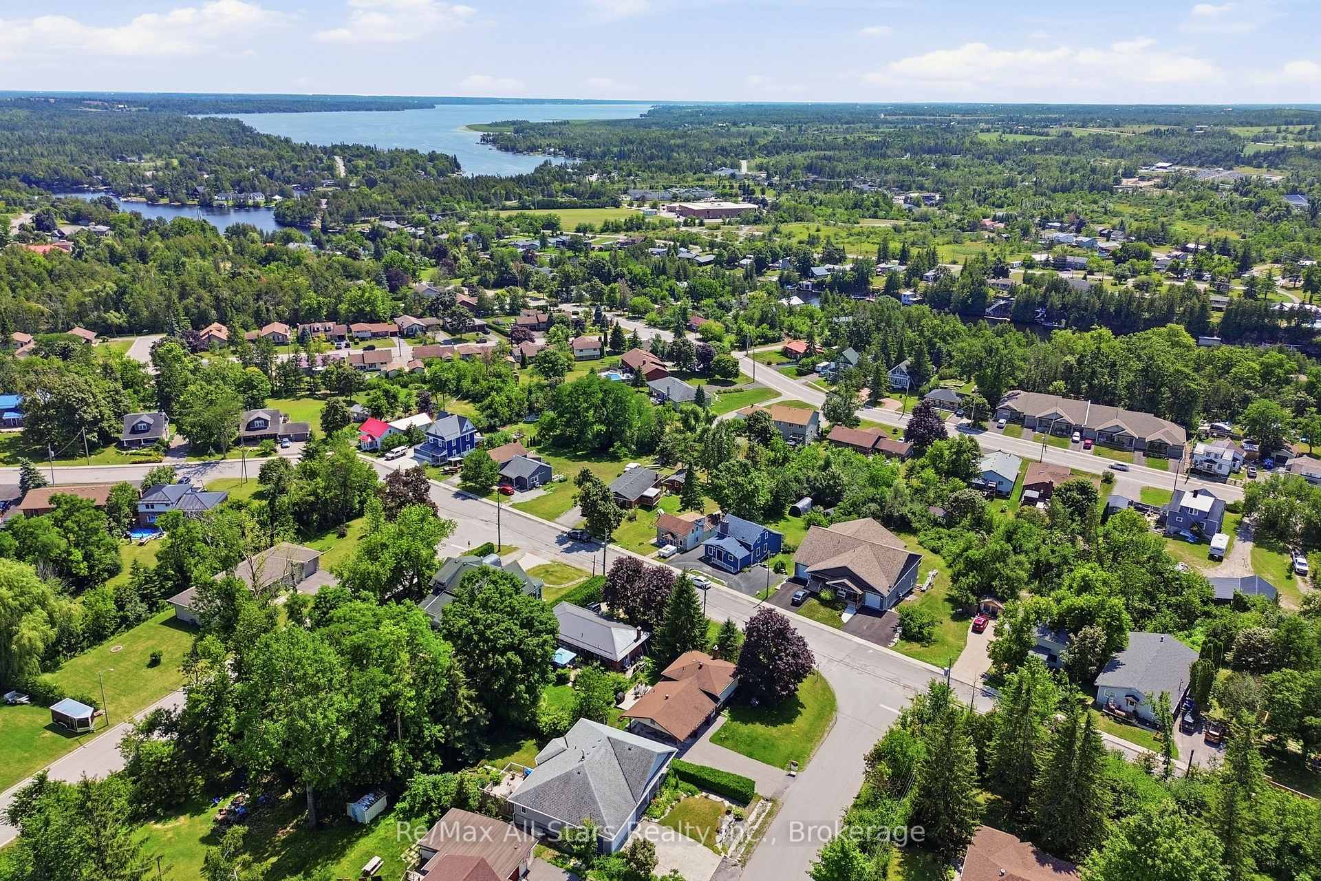 Photo 45 of 106 Bond Street E, Kawartha Lakes, Fenelon Falls — HOMEH