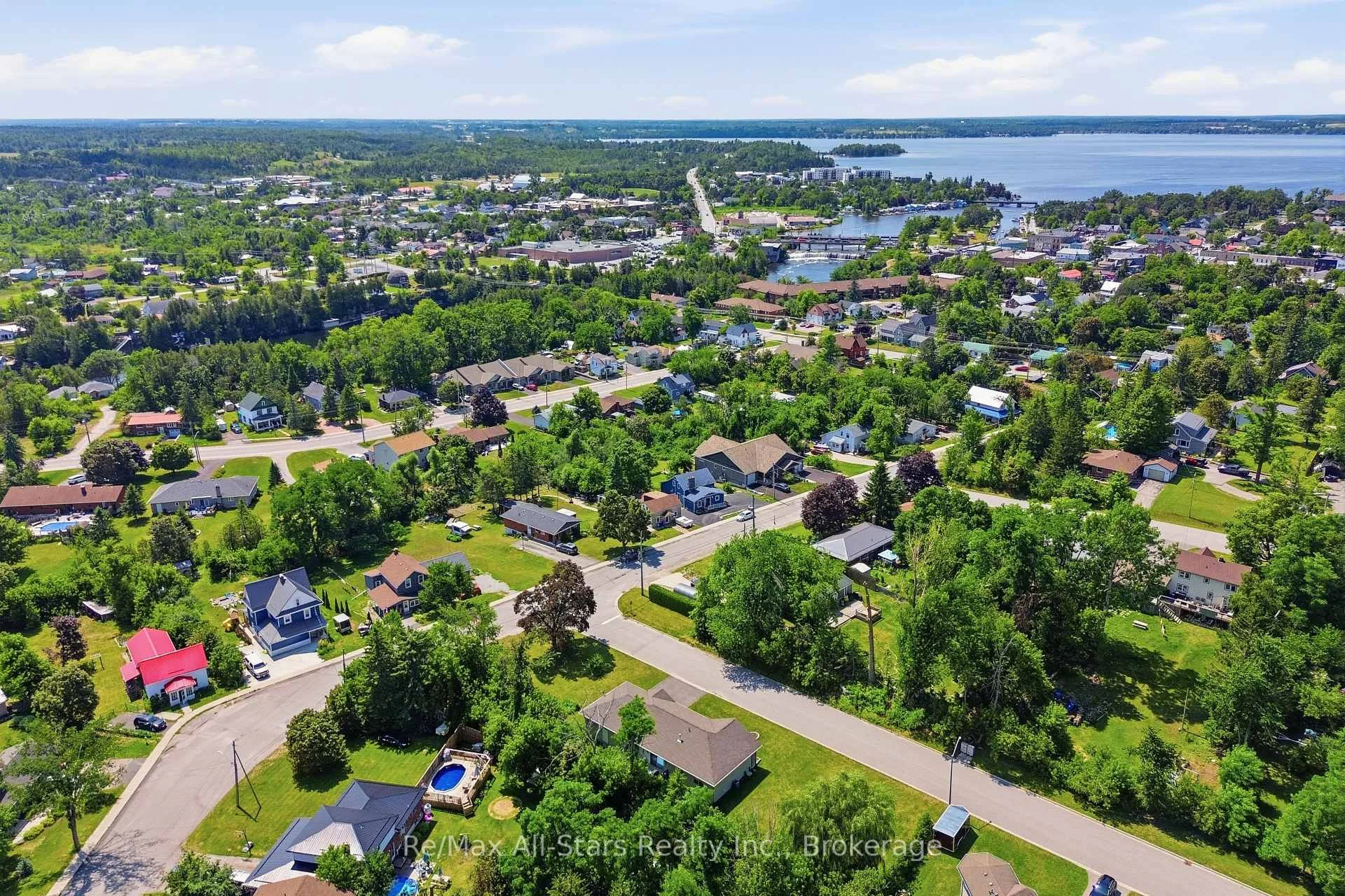 Photo 49 of 106 Bond Street E, Kawartha Lakes, Fenelon Falls — HOMEH
