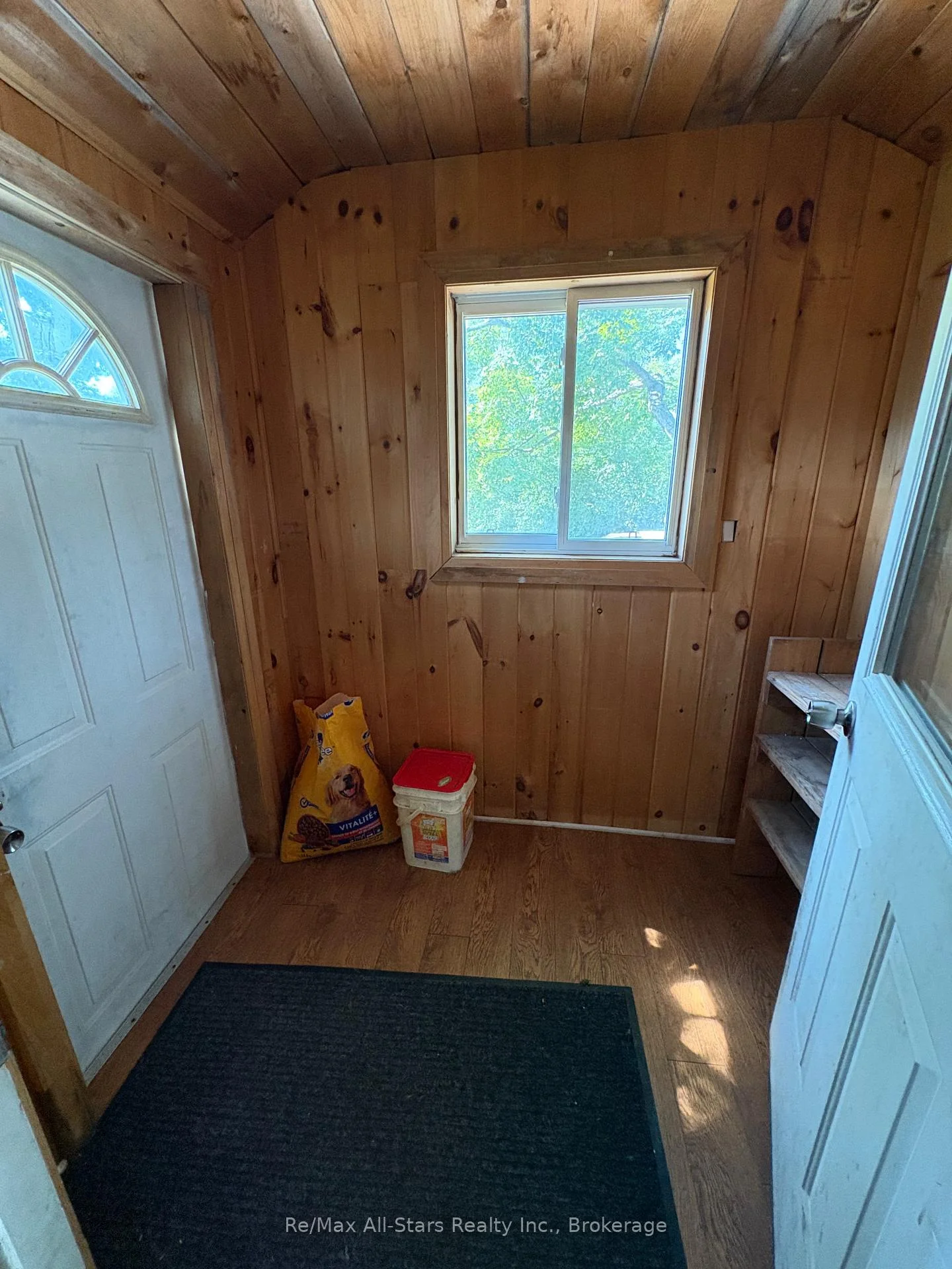 Photo 52 of 106 Bond Street E, Kawartha Lakes, Fenelon Falls — HOMEH