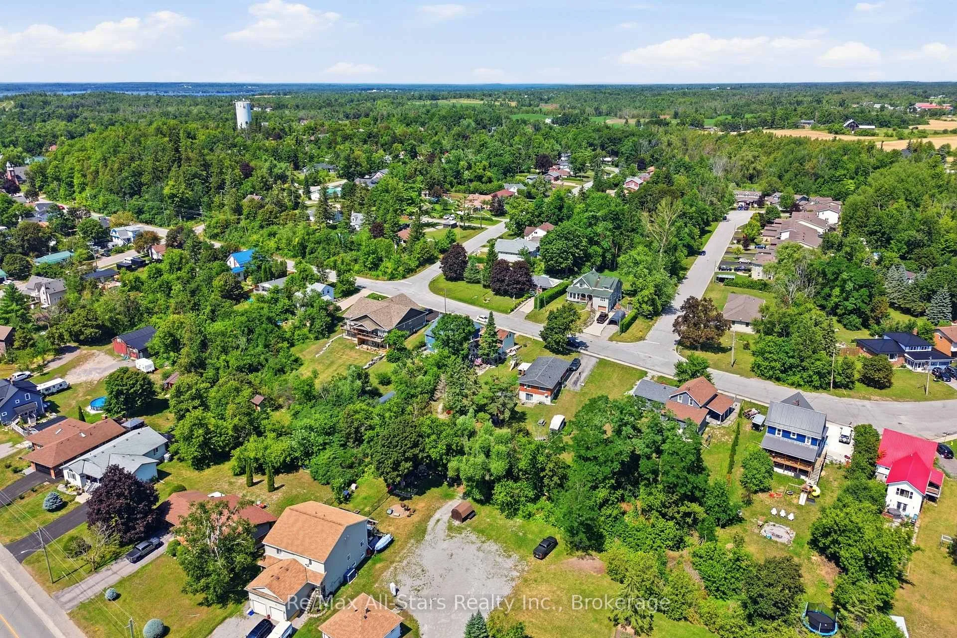 Photo 53 of 106 Bond Street E, Kawartha Lakes, Fenelon Falls — HOMEH
