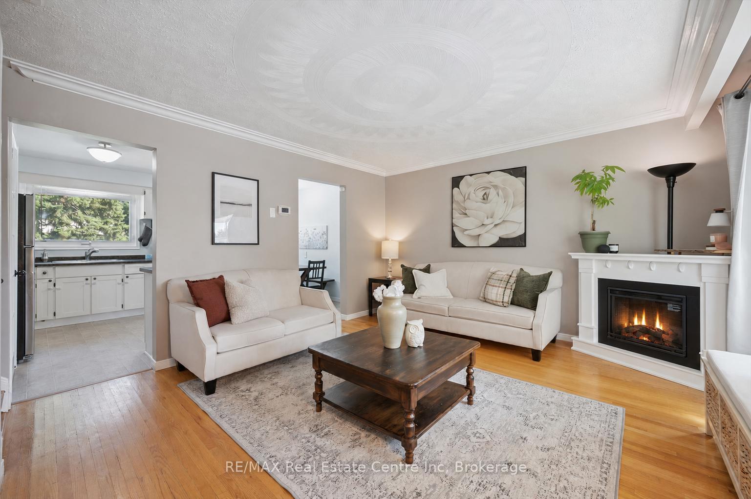 Photo 3 of 35 Golfview Road, Guelph, Victoria North — HOMEH