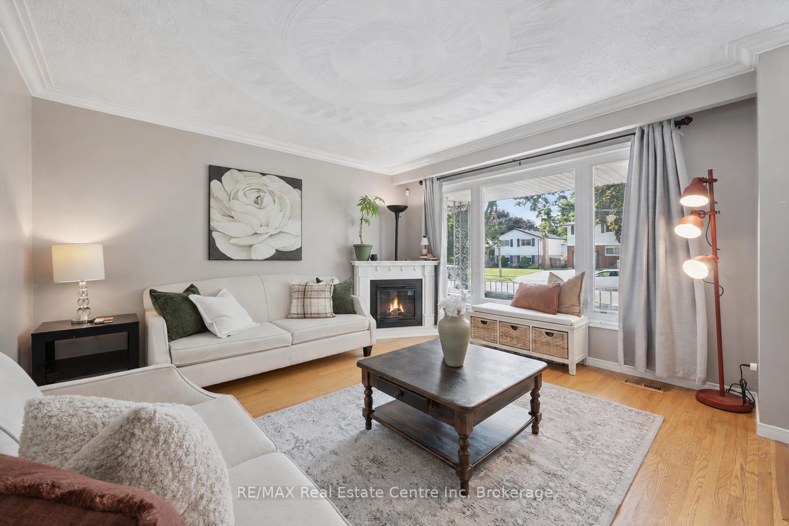 Photo 4 of 35 Golfview Road, Guelph, Victoria North — HOMEH