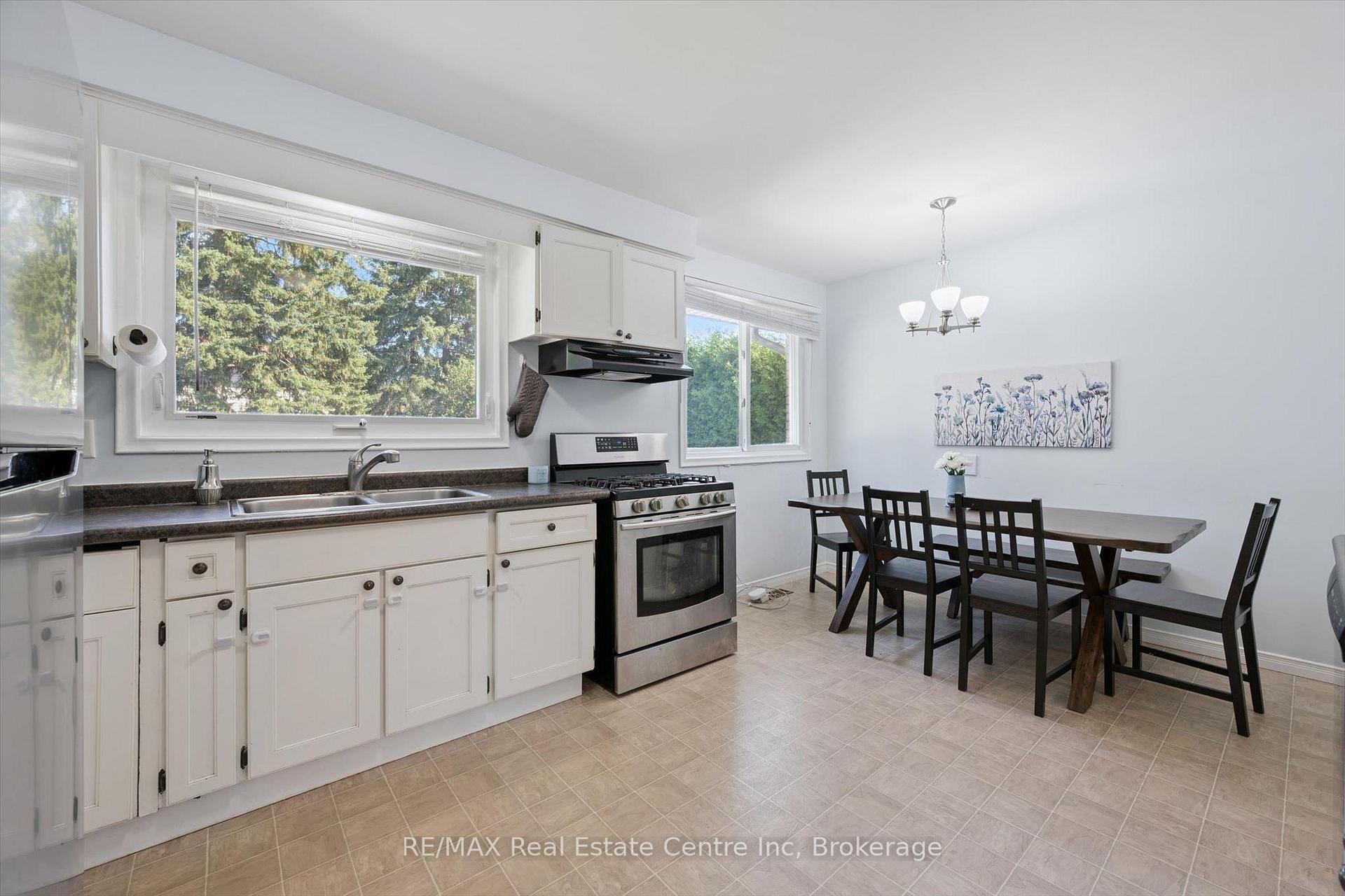 Photo 5 of 35 Golfview Road, Guelph, Victoria North — HOMEH
