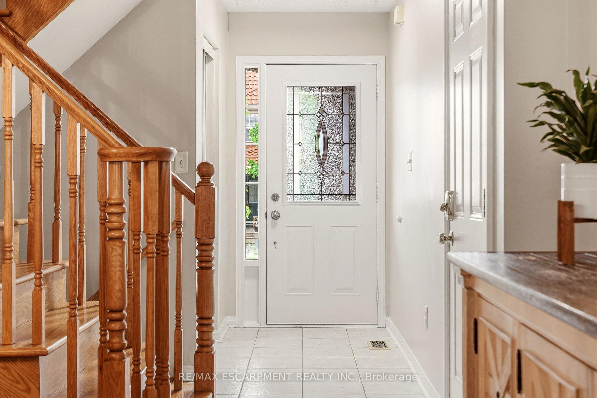 Photo 2 of 2463 Carberry Way, Oakville, Westmount — HOMEH