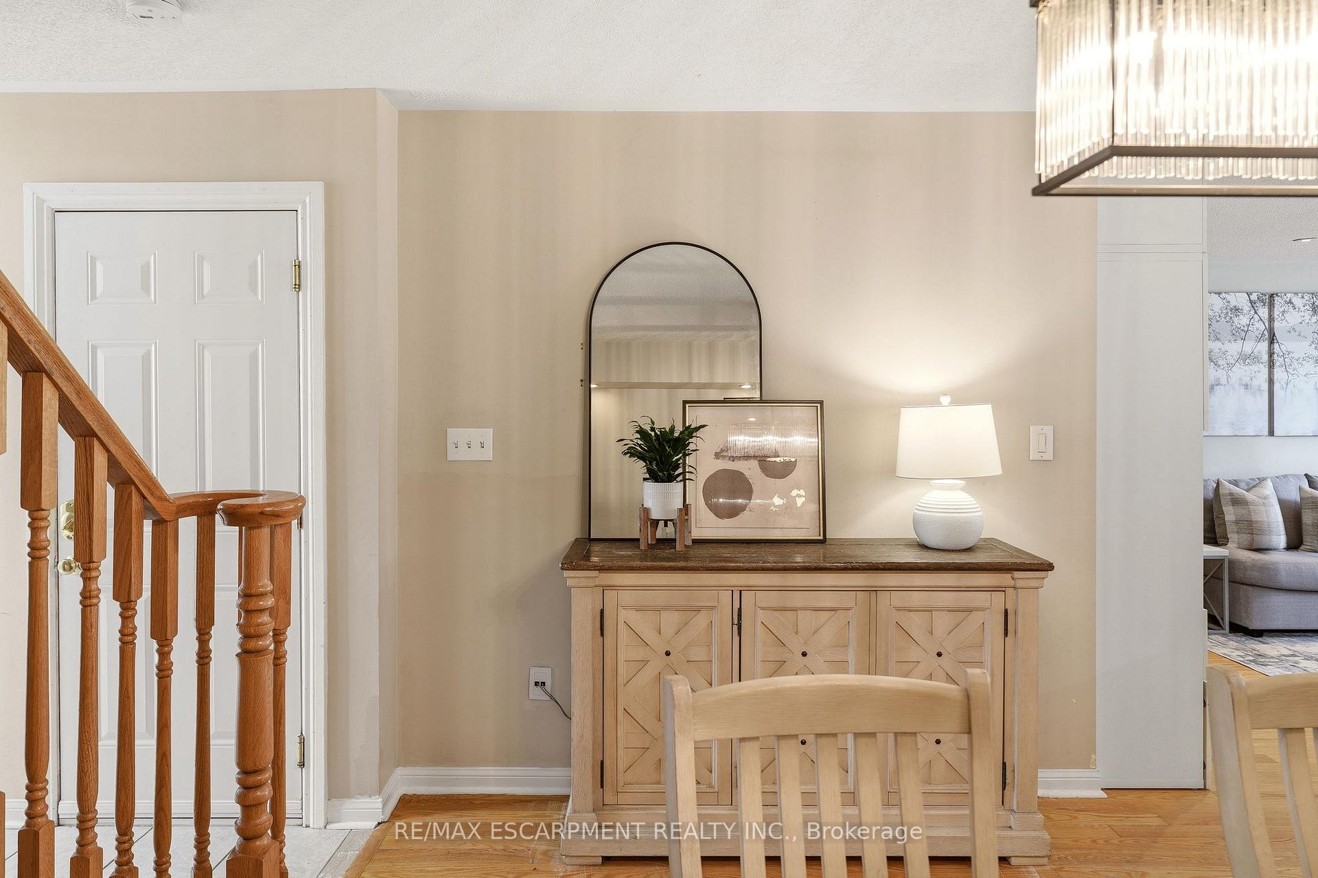 Photo 4 of 2463 Carberry Way, Oakville, Westmount — HOMEH