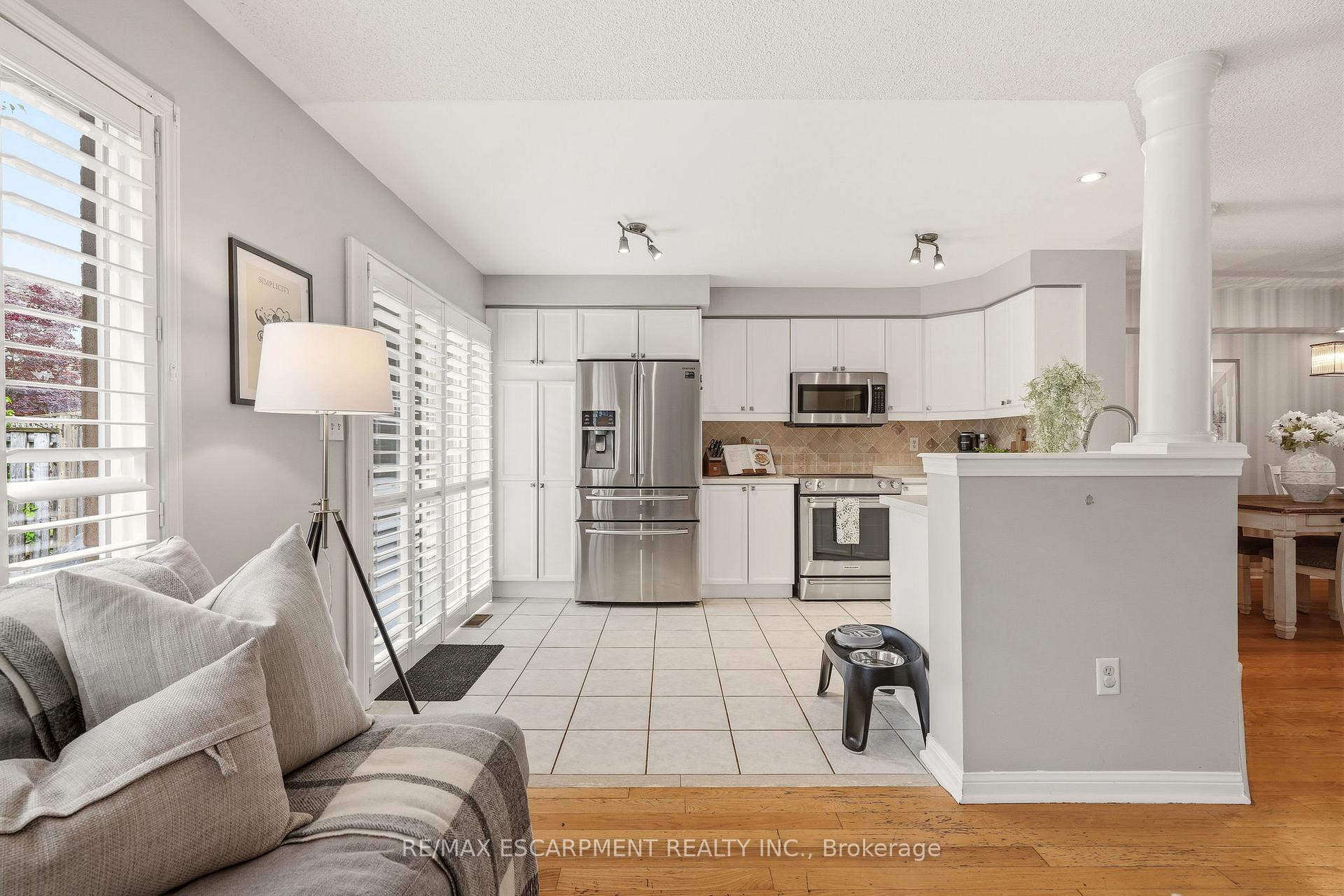 Photo 9 of 2463 Carberry Way, Oakville, Westmount — HOMEH