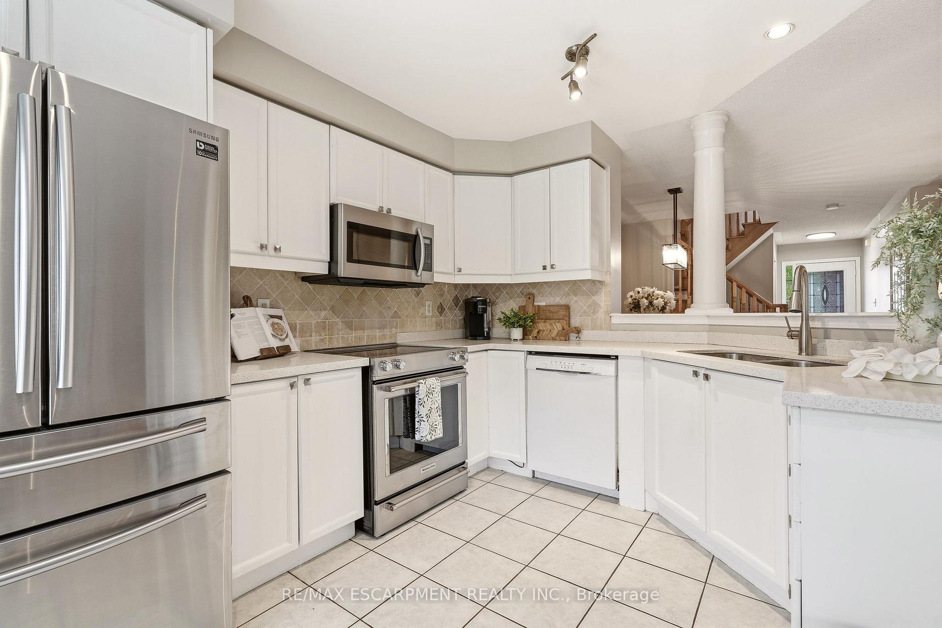 Photo 11 of 2463 Carberry Way, Oakville, Westmount — HOMEH