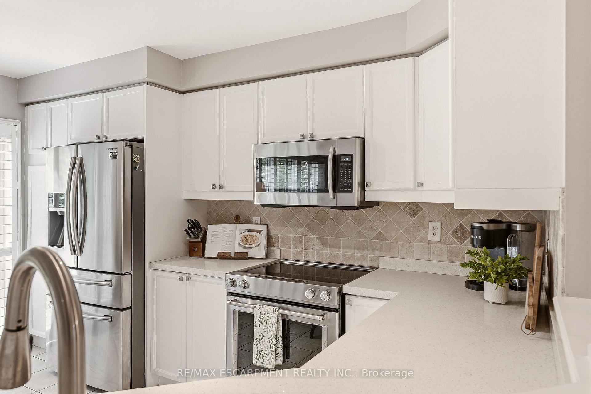 Photo 12 of 2463 Carberry Way, Oakville, Westmount — HOMEH