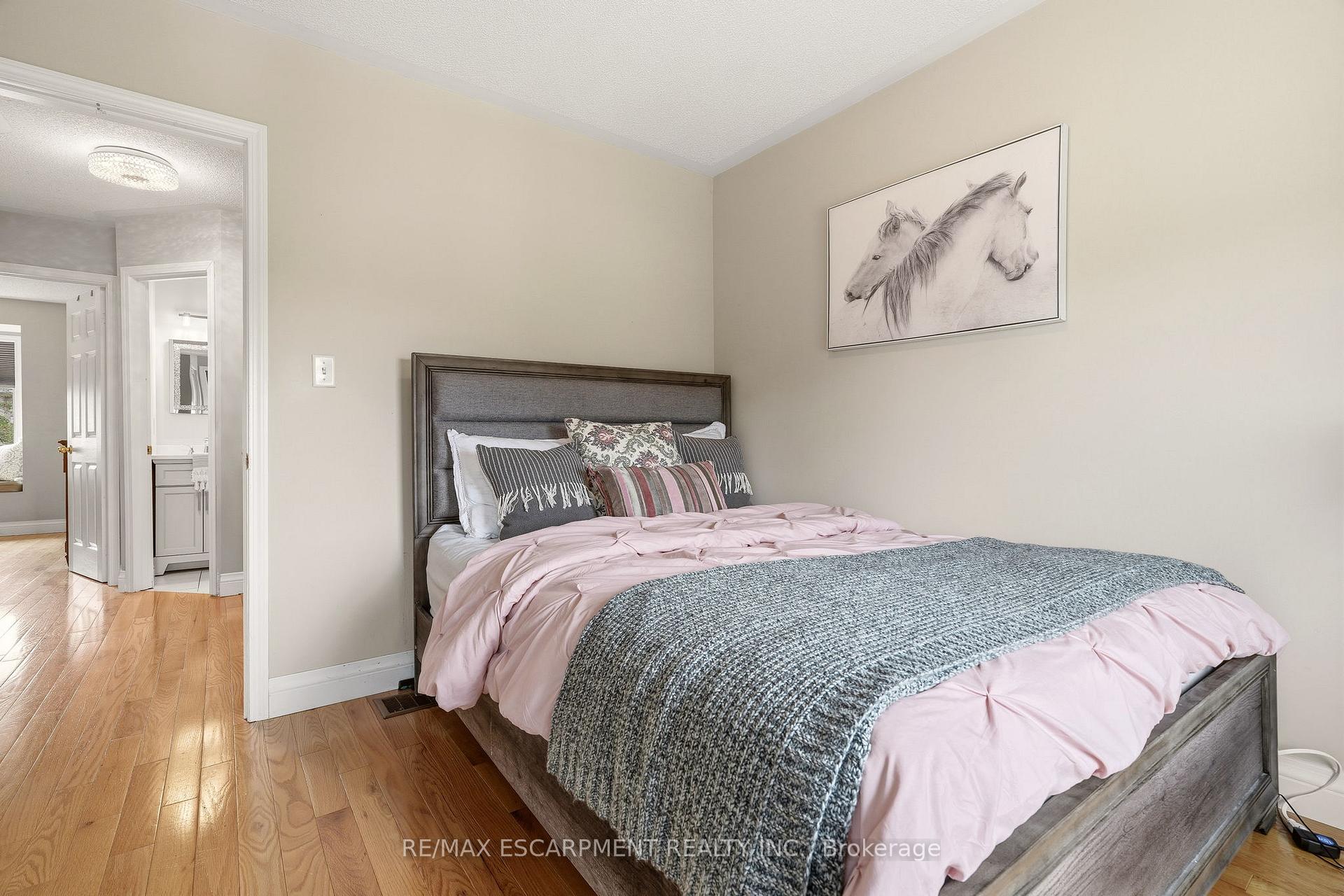 Photo 16 of 2463 Carberry Way, Oakville, Westmount — HOMEH