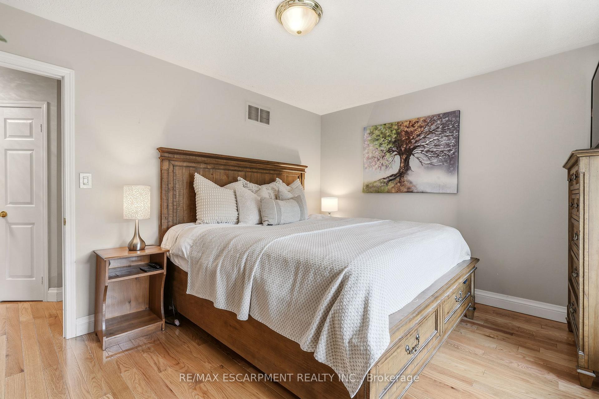 Photo 20 of 2463 Carberry Way, Oakville, Westmount — HOMEH