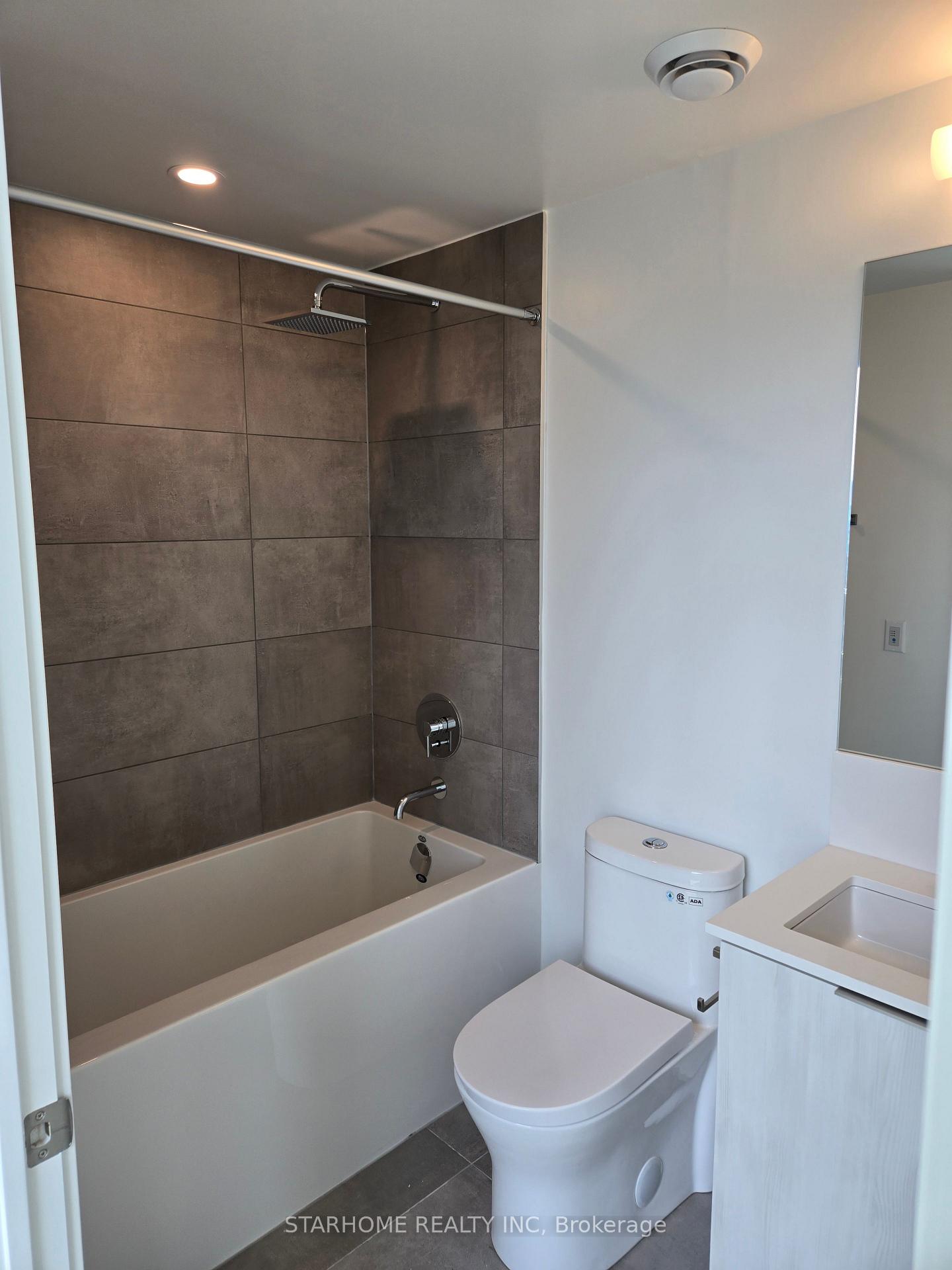 Photo 5 of Unit 4615, 8 Wellesley Street W, Toronto, Bay Street Corridor — HOMEH