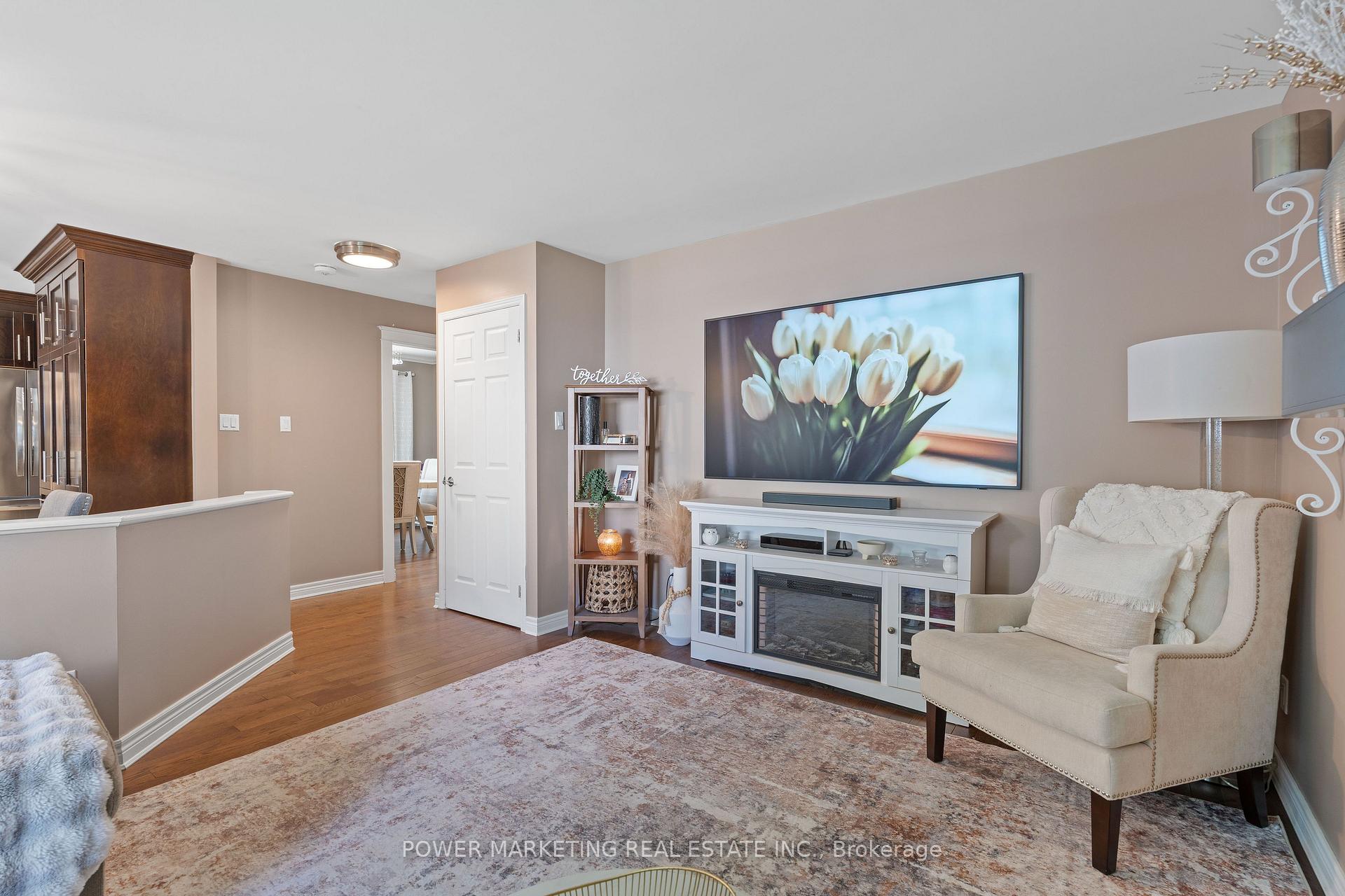 Photo 3 of 770 Beauregard Crescent, Ottawa, Fallingbrook/Ridgemount — HOMEH