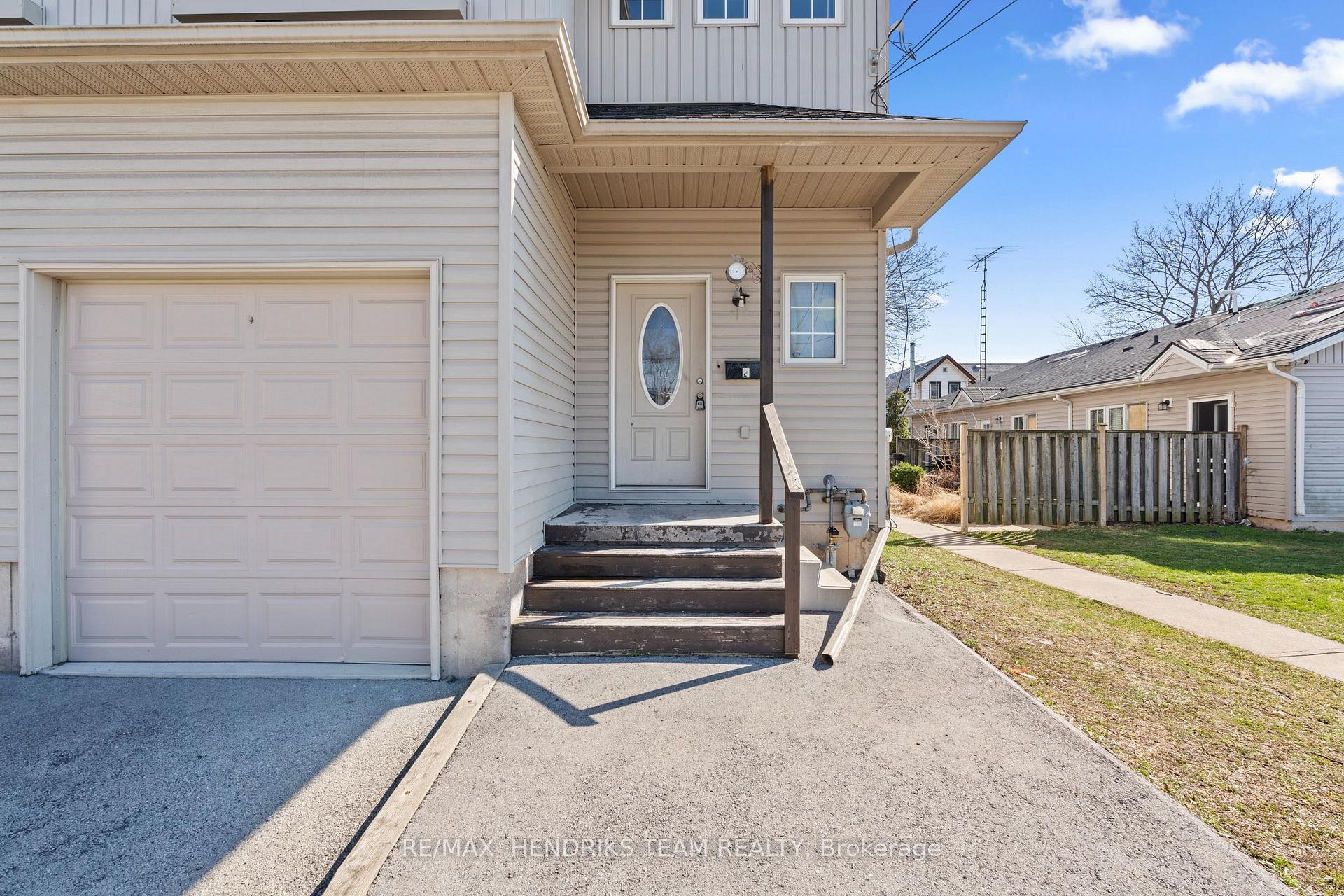 Photo 4 of 2 Townline Road E, Thorold, Thorold Downtown — HOMEH