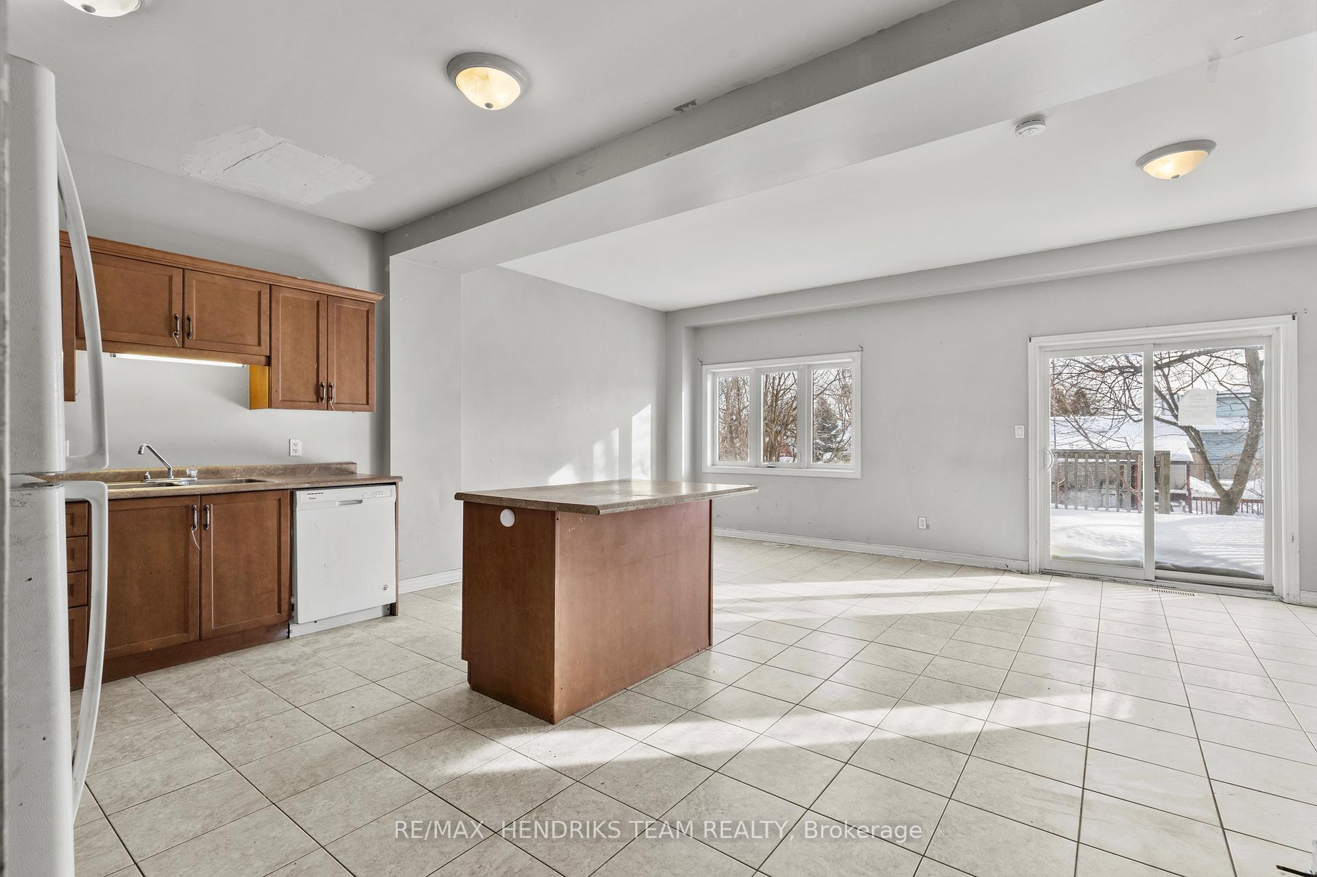 Photo 7 of 2 Townline Road E, Thorold, Thorold Downtown — HOMEH
