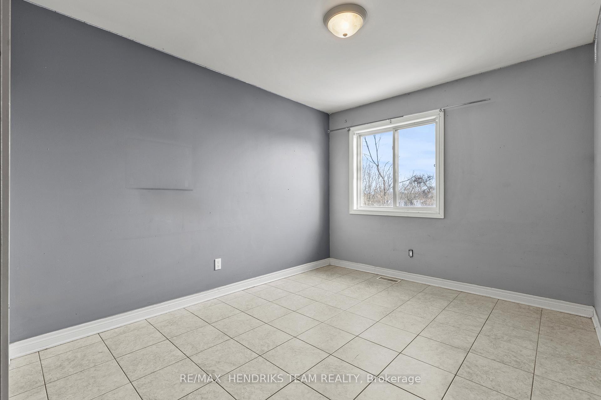 Photo 18 of 2 Townline Road E, Thorold, Thorold Downtown — HOMEH