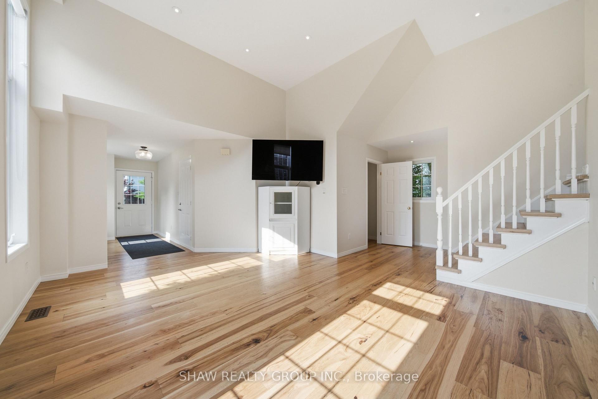 Photo 9 of 610 Violet Street, Waterloo, Columbia Forest/Clair Hills — HOMEH