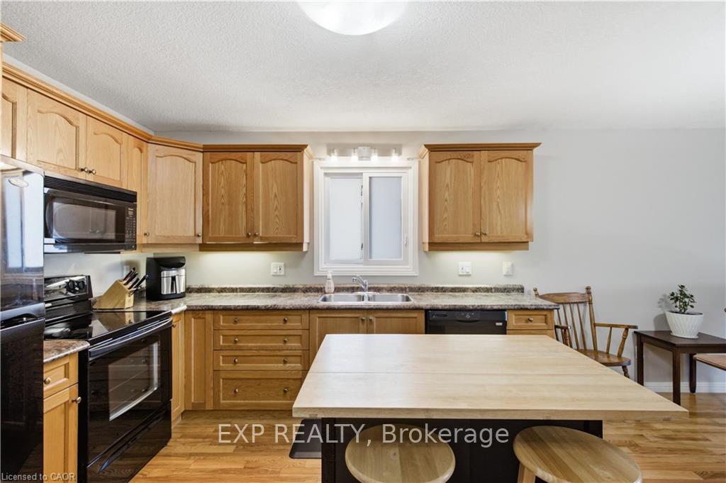 Photo 7 of 138 Stiefelmeyer Crescent, Wilmot, Baden — HOMEH